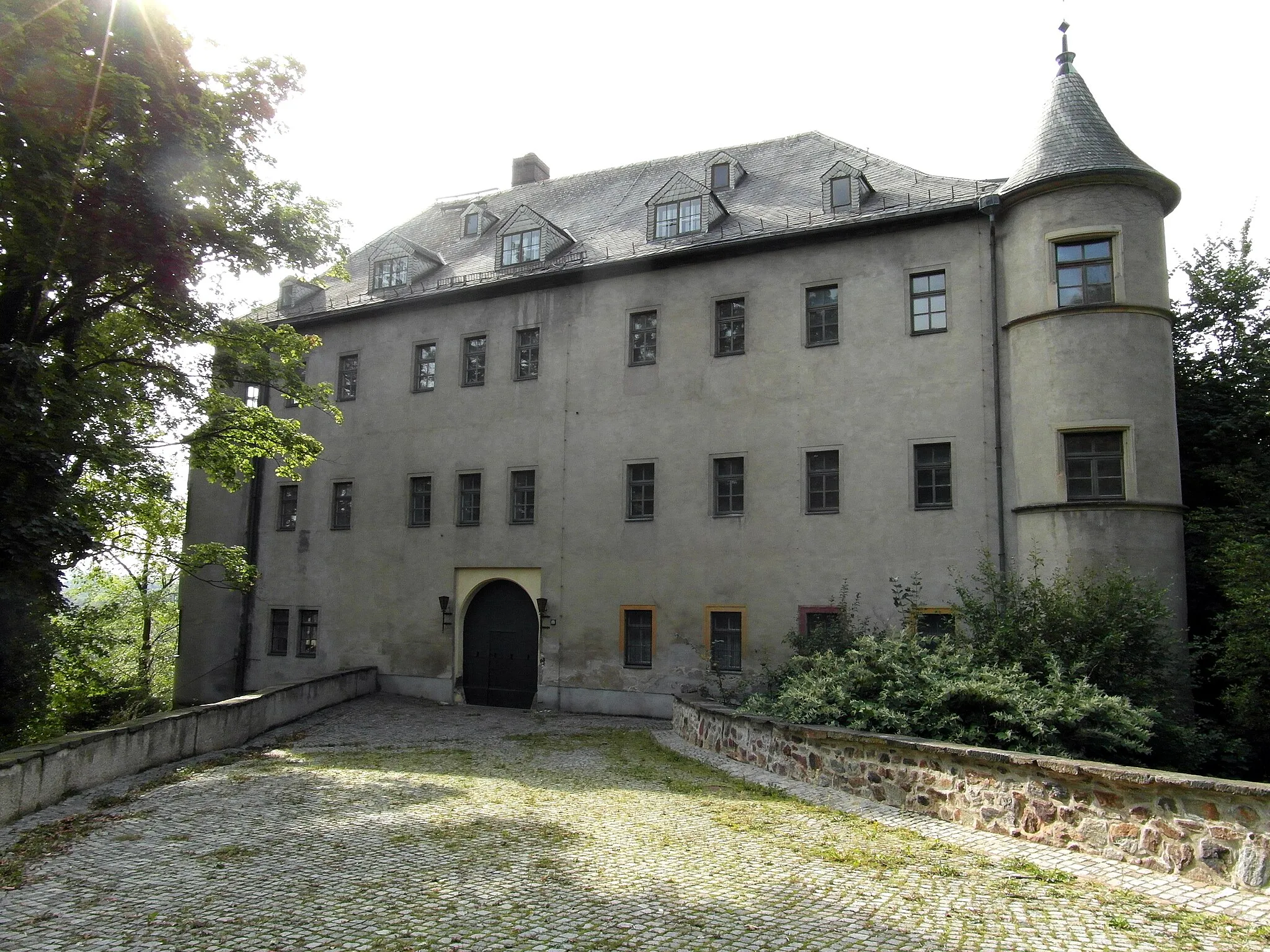 Photo showing: Main entrance of the castle in Lichtenstein.