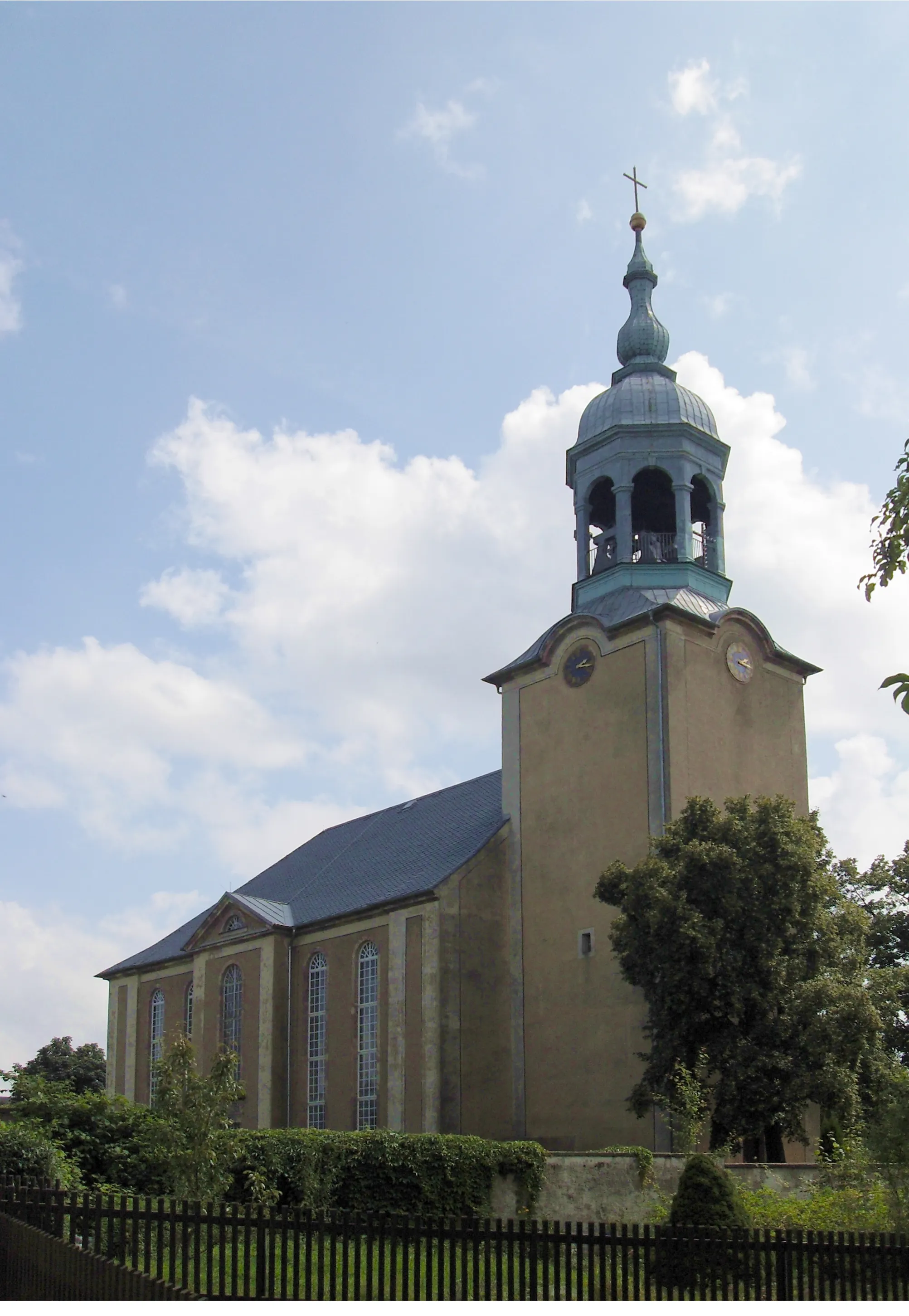 Photo showing: Nordwestseite der Kirche in Großwaltersdorf, Landkreis Mittelsachsen