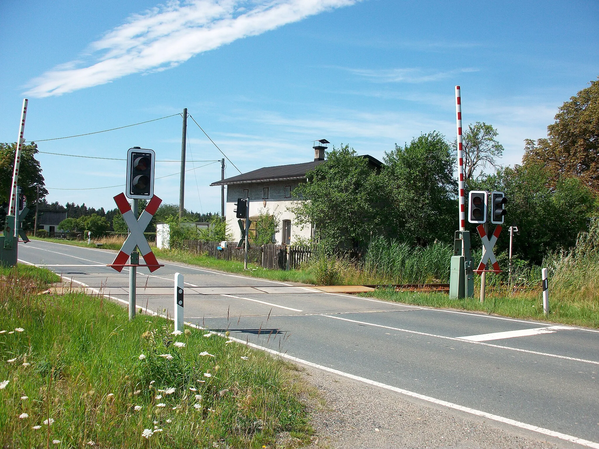 Photo showing: Haltepunkt Thoßfell, Bahnübergang (2017)