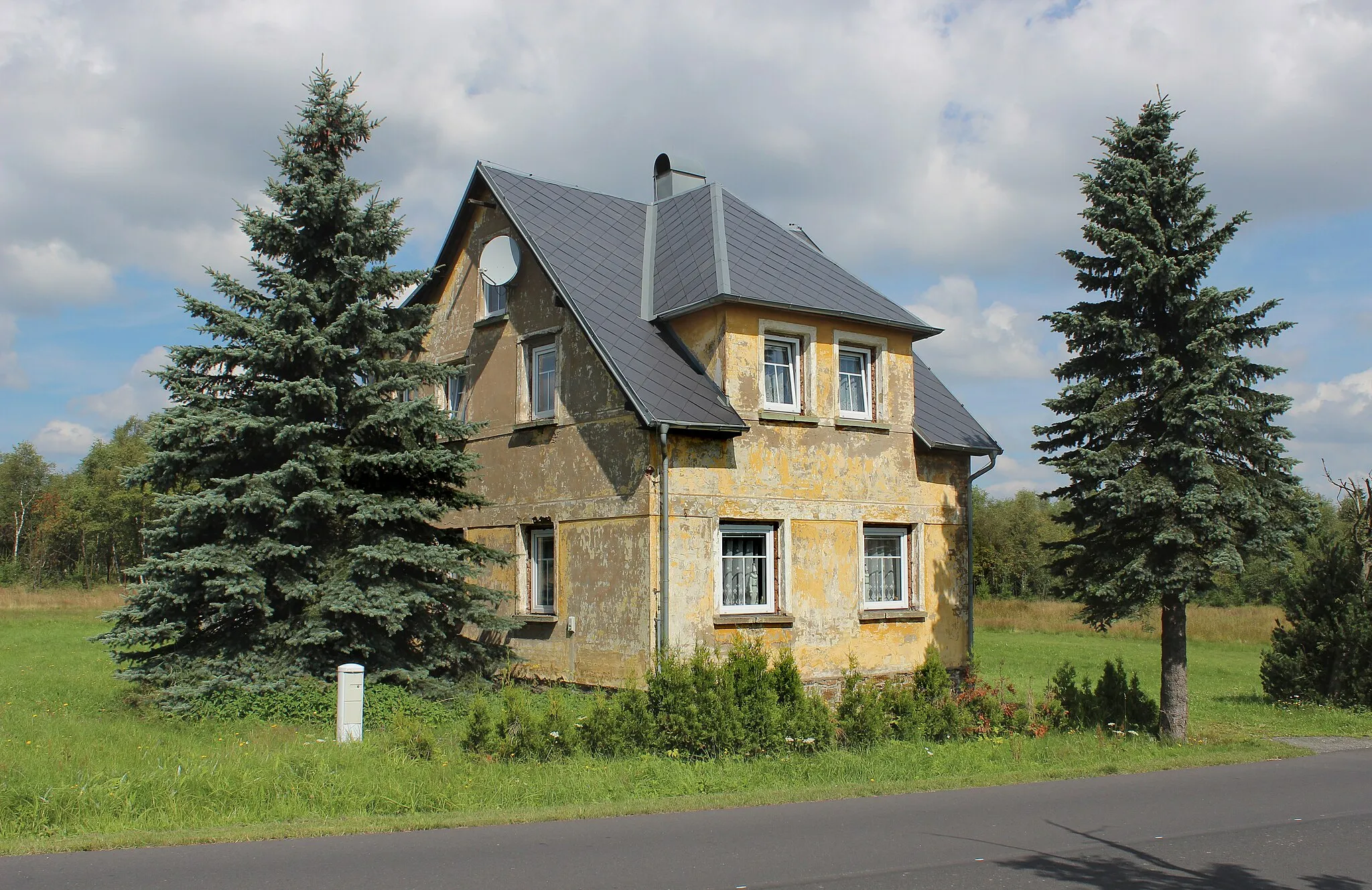 Photo showing: House No. 96 in Horní Halže, part of Měděnec, Czech Republic.