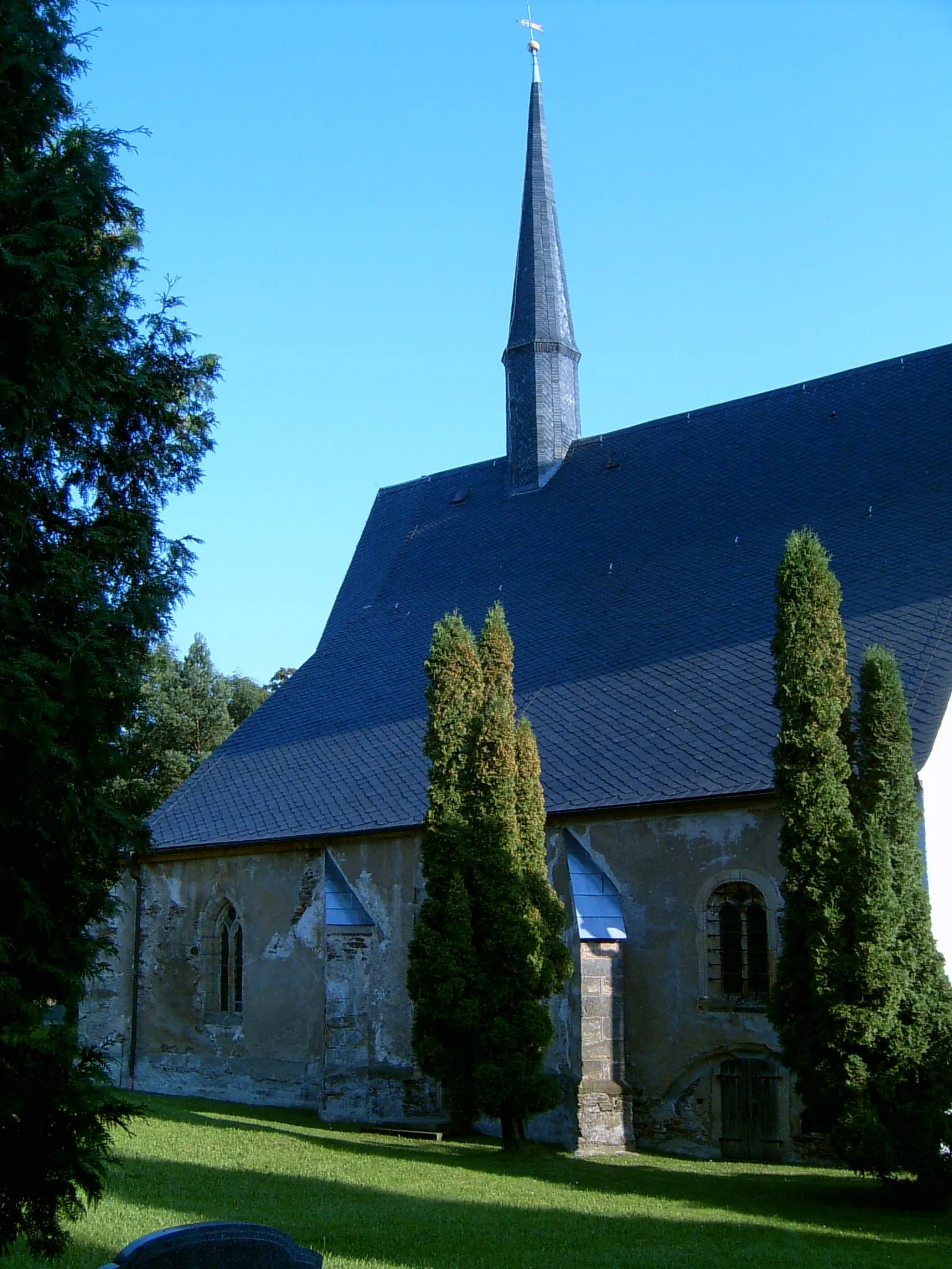 Photo showing: Wendelinkapelle, ältester Bestandteil der Kirche St. Nikolai in Langhennersdorf