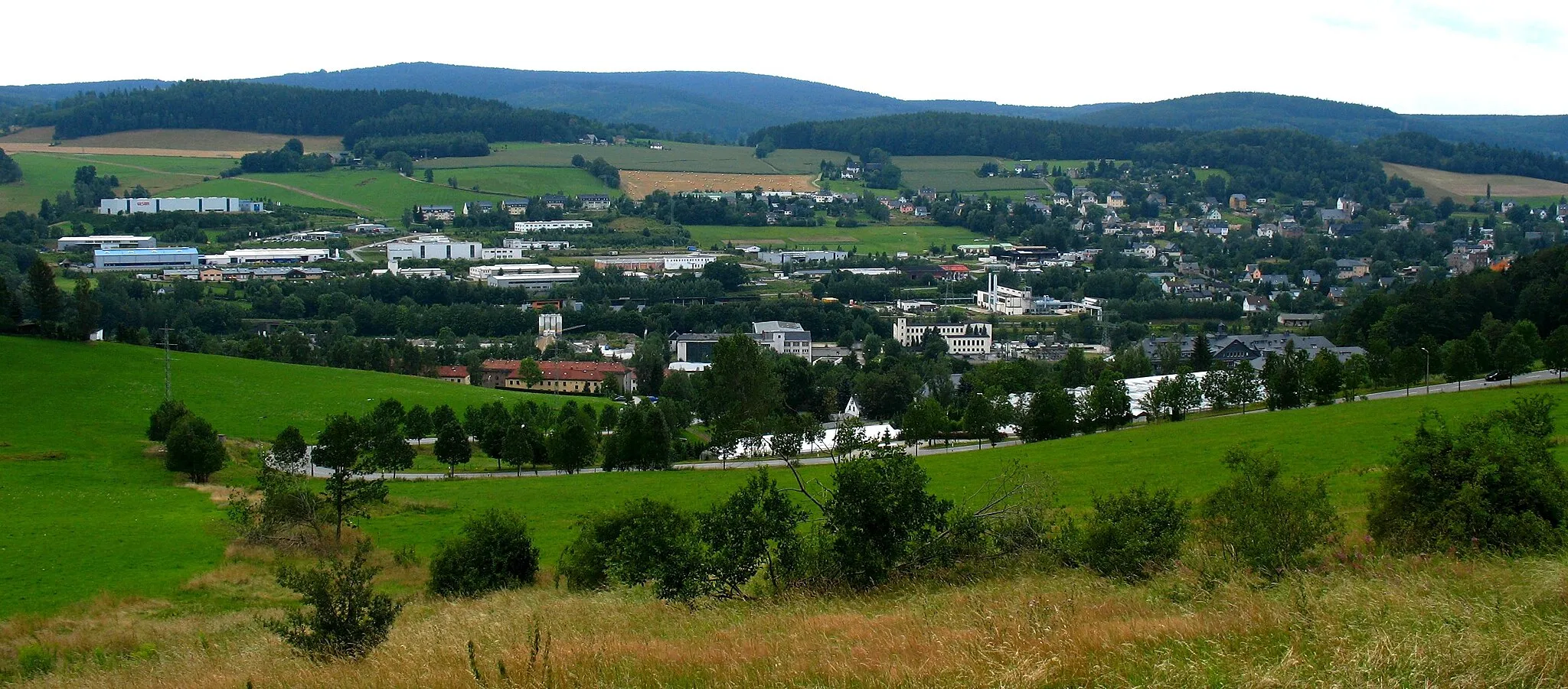 Photo showing: Neuwelt aus Richtung des Schwarzenberger Stadtteils Sonnenleithe