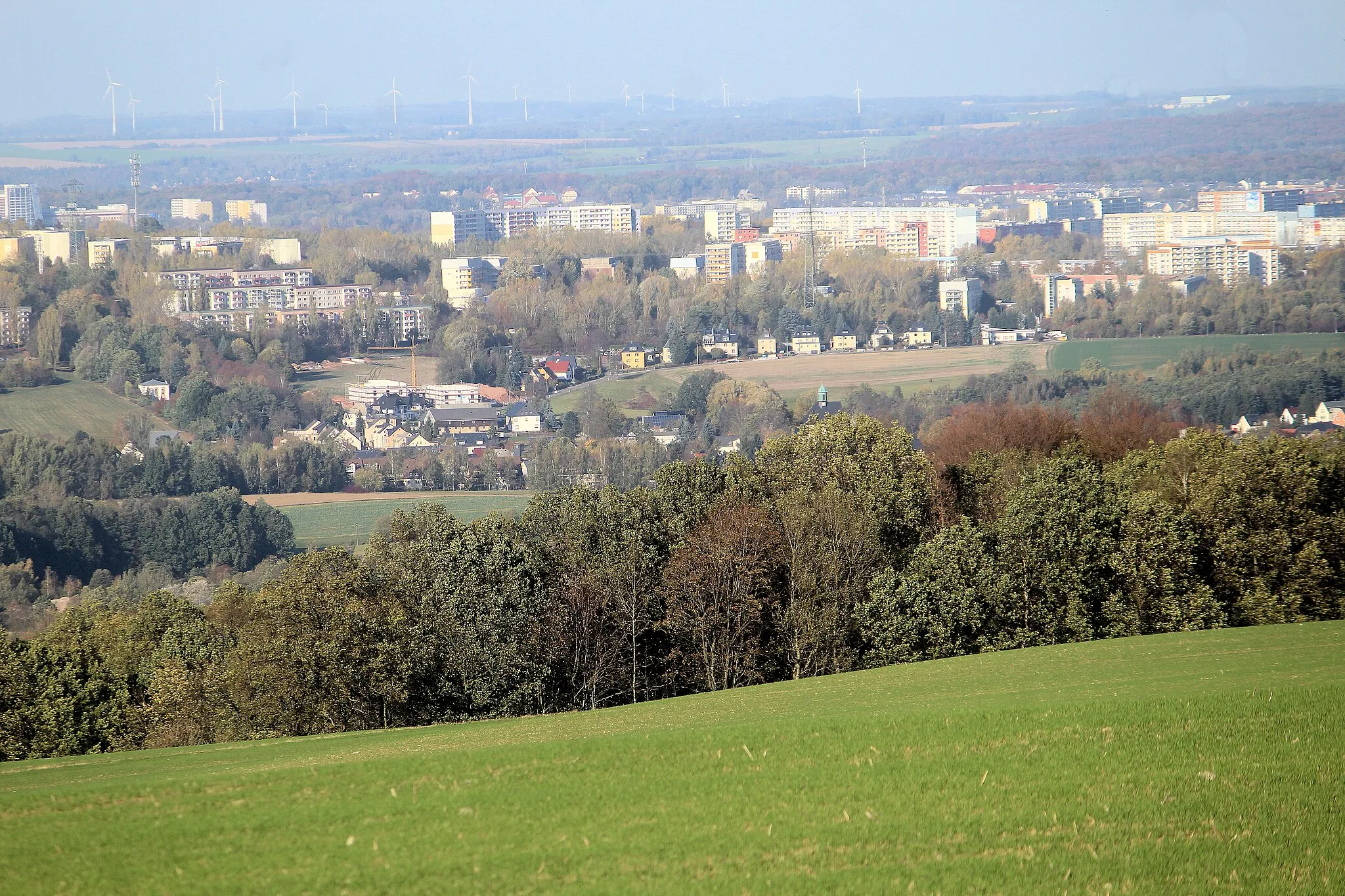 Photo showing: Meinersdorf (Burkhardtsdorf), view from the "Schönen Aussicht" to  Chemnitz-Hutholz