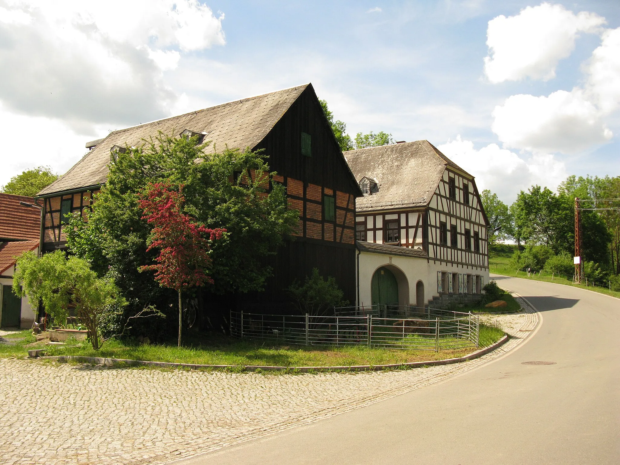 Photo showing: Rosenbach/Vogtl., Ortsteil Leubnitz:
Forstmühle an der Rößnitzer Straße 6-7a (Sächsische Denkmal-ID:09302219)