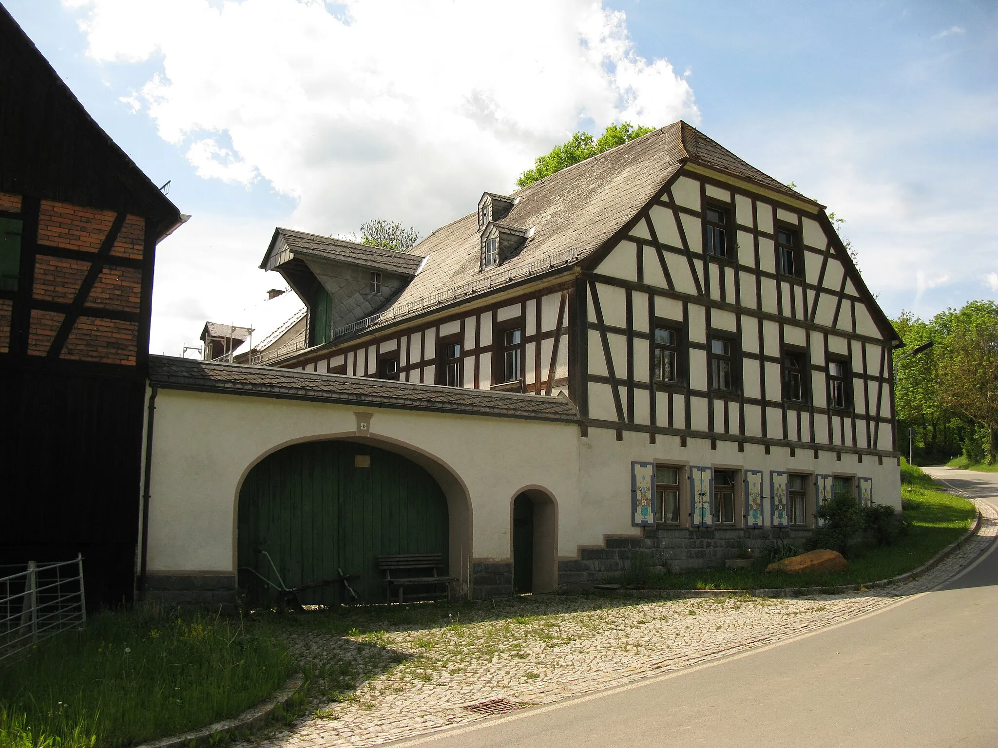 Photo showing: Rosenbach/Vogtl., Ortsteil Leubnitz:
Forstmühle an der Rößnitzer Straße 6-7a (Sächsische Denkmal-ID:09302219)