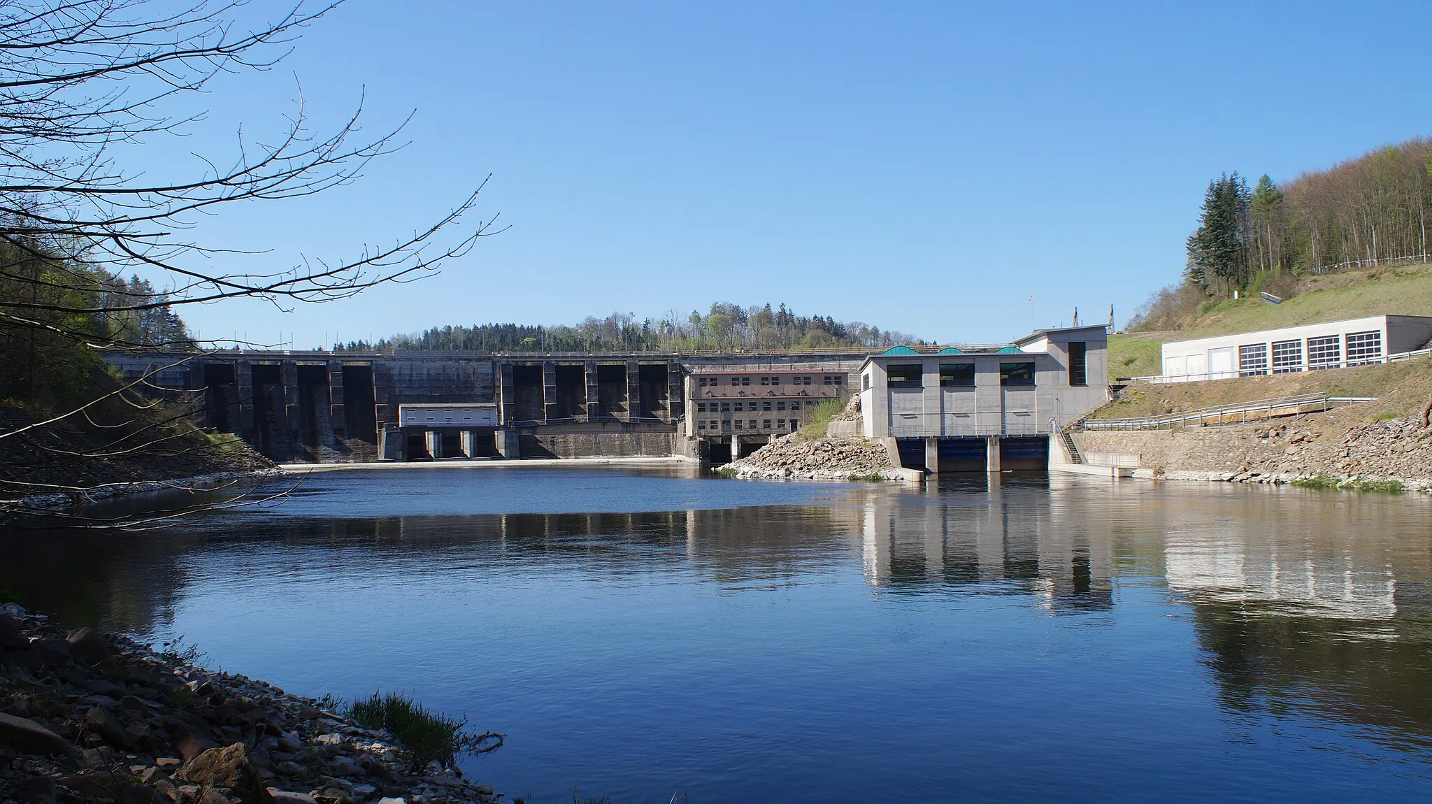 Photo showing: Dam of the Talsperre Kriebstein (seen from north east)