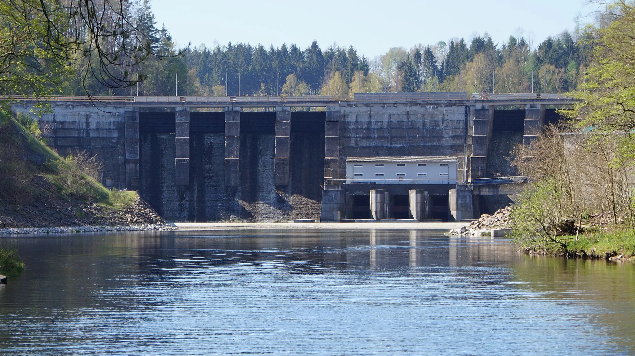 Photo showing: Dam of the Talsperre Kriebstein (seen from north east)