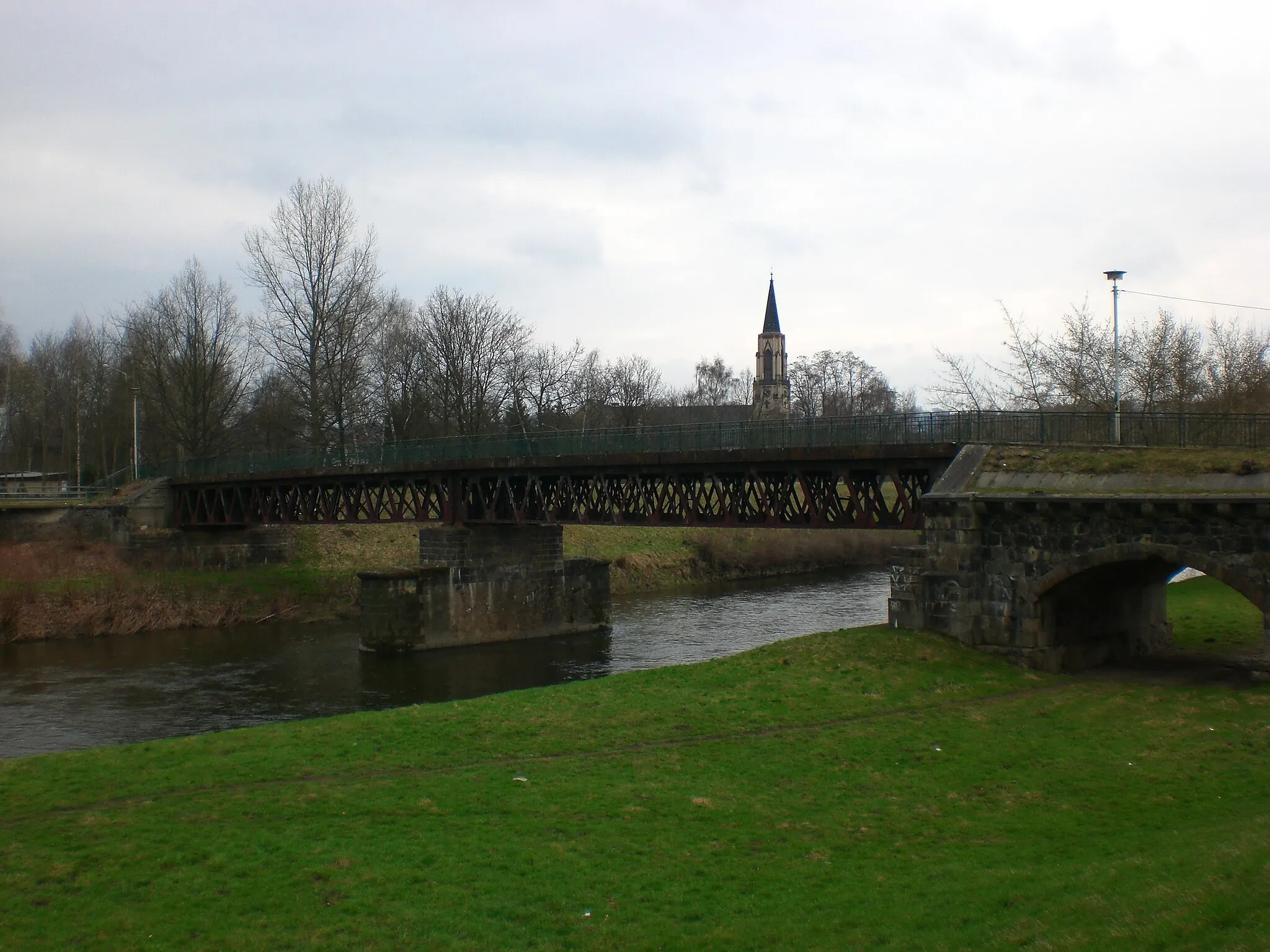 Photo showing: The «Bockwaer Brücke» over the Zwickauer Mulde. Zwickau, Saxony, Germany.