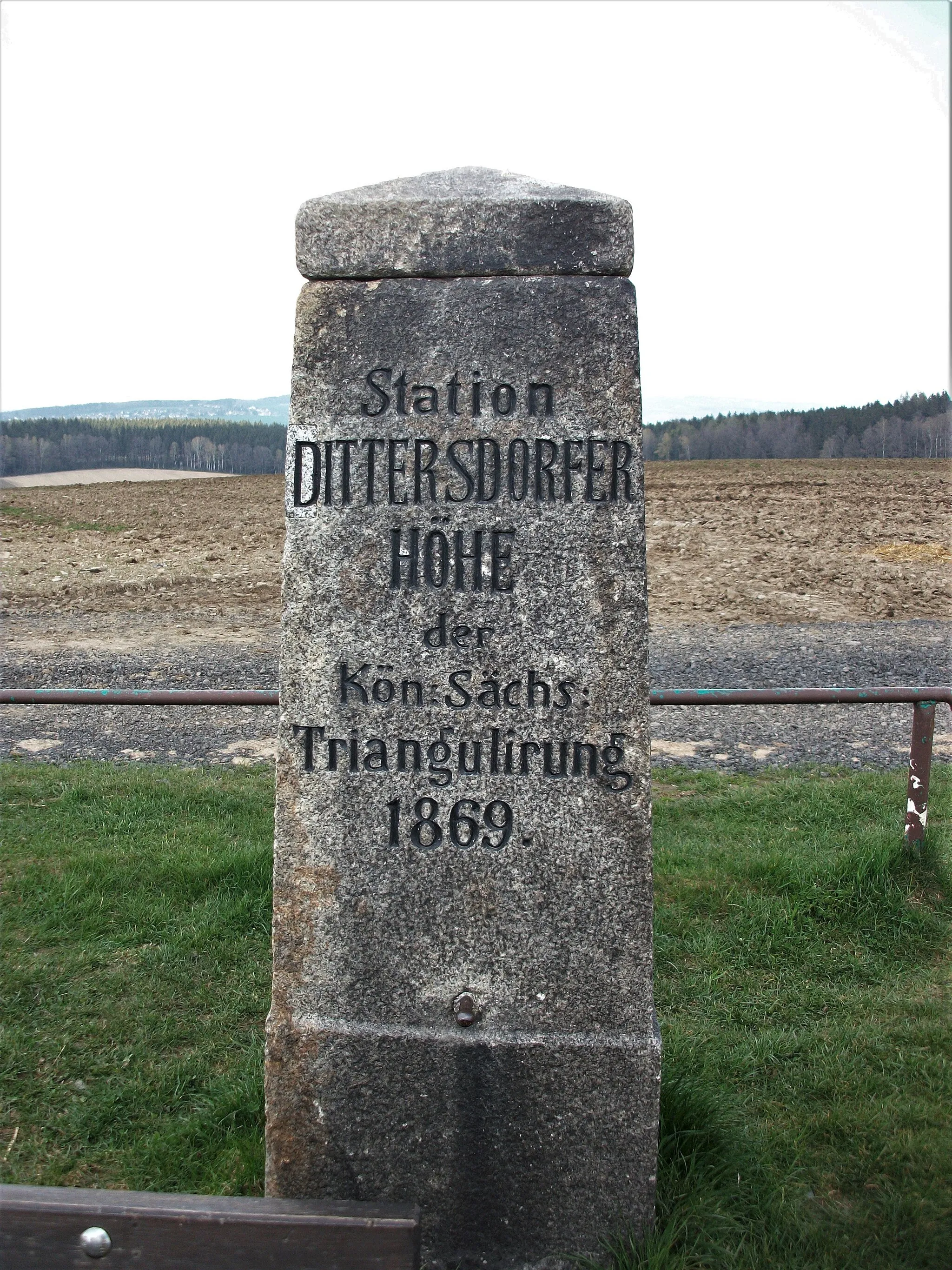 Photo showing: Kgl.-sächs. Triangulirung, Station 91 Dittersdorfer Höhe