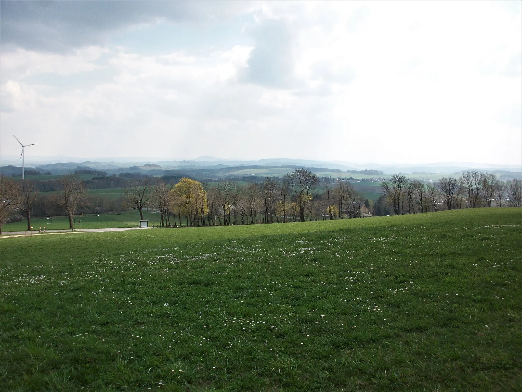 Photo showing: Dittersdorfer Höhe, Blick nach Süden ins Erzgebirge