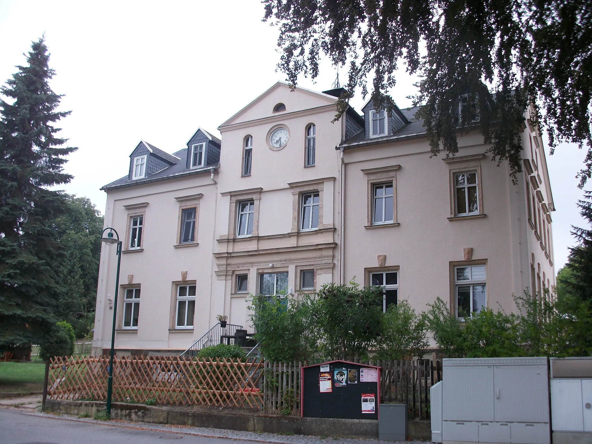Photo showing: Mitteldorf (Stollberg), Am Anger 8 (Ehem. Schule)
