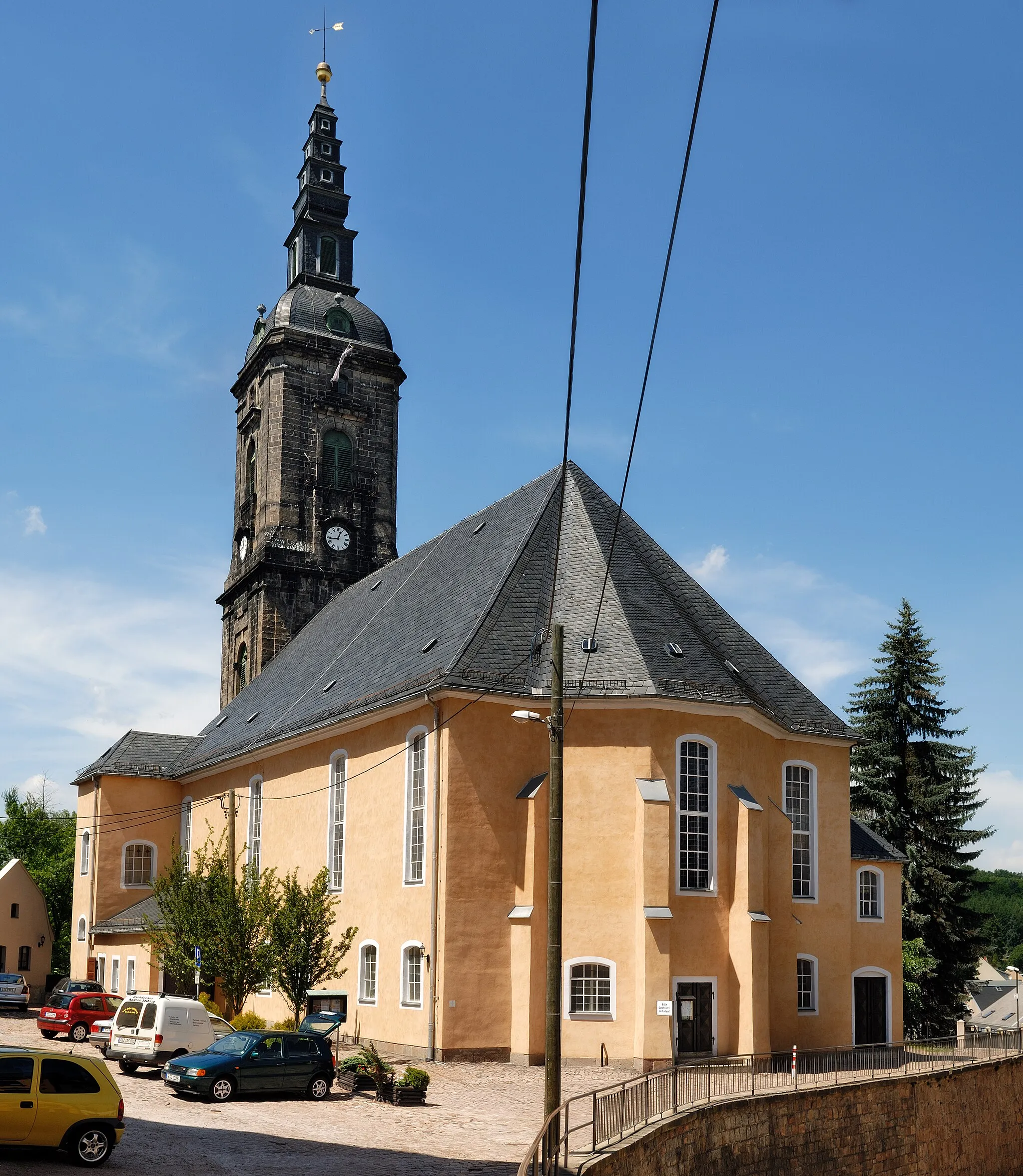 Photo showing: This image shows the St. Margarethenkirche ("Margarethen church") in Kirchberg, Saxony, Germany. It is a two segment panoramic image.