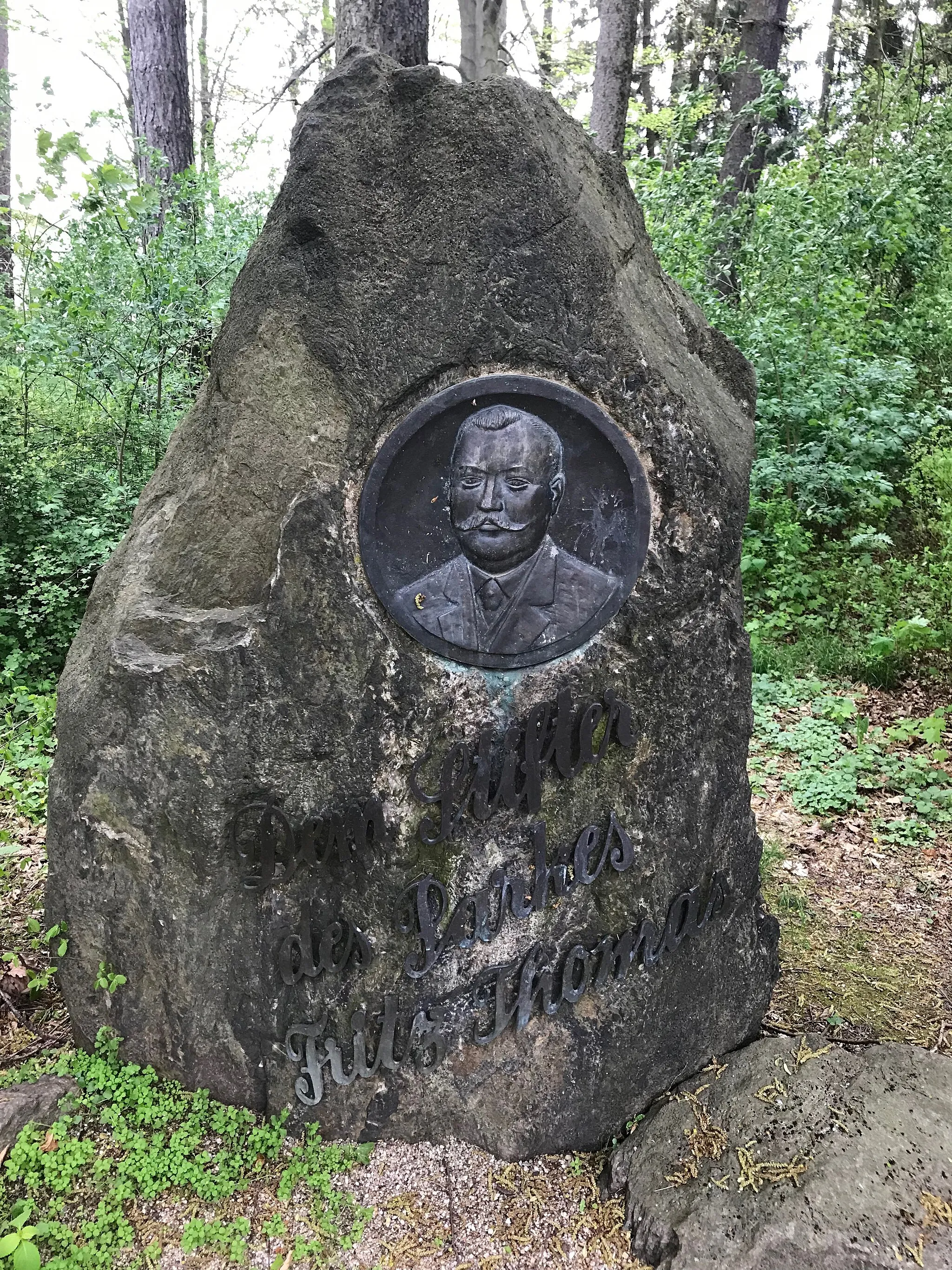 Photo showing: Denkmal Fritz Thomas, Stifter des Stadtparkes