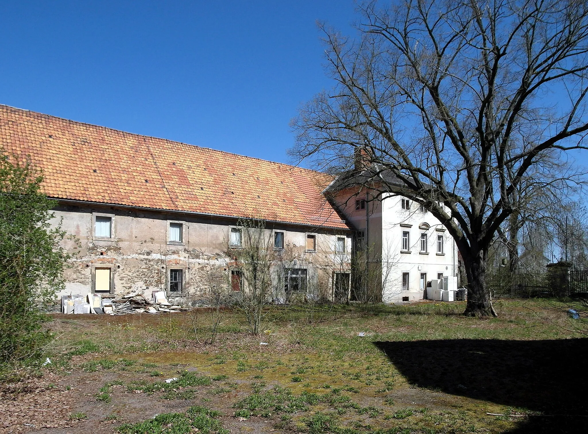 Photo showing: 20.04.2015    01683   Katzenberg (zu Nossen): Freigut Katzenberg (1890-1895). Hof, Blick nach Nordosten. Katzenberg 1  (GMP: 51.093018,13.355362)                                                                      [SAM9960.JPG]20150420635DR.JPG(c)Blobelt