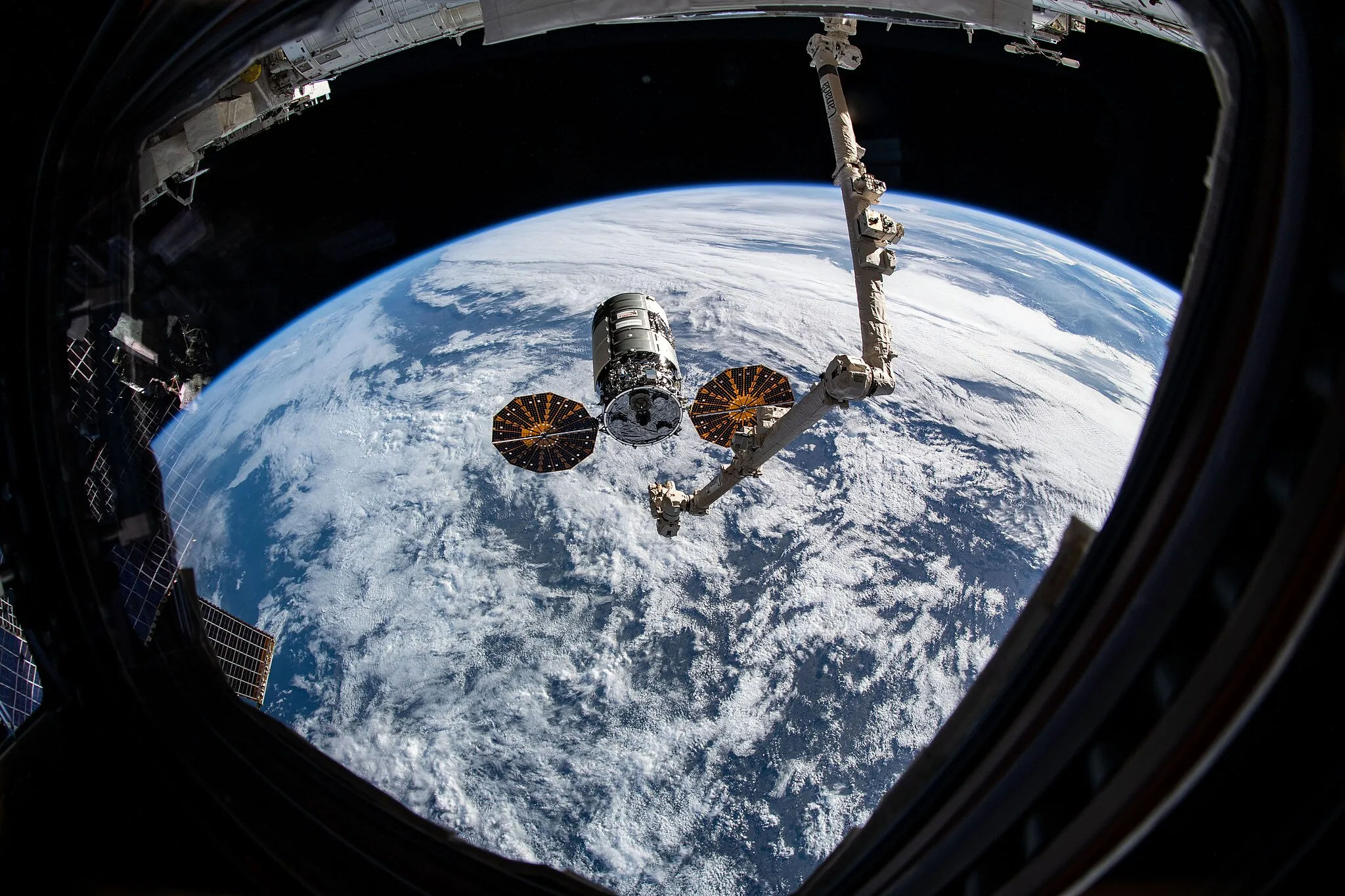 Photo showing: View of Earth taken during ISS Expedition 62.