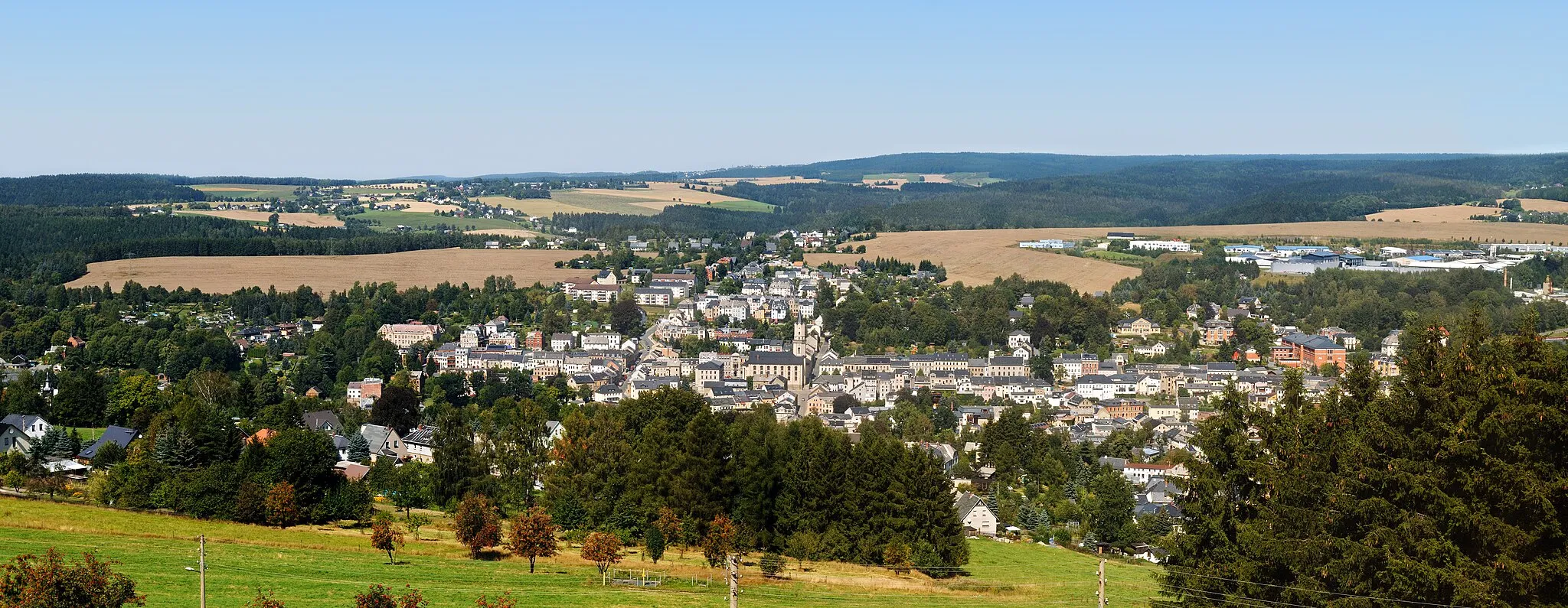 Photo showing: This image shows Markneukirchen as viewed from the Bismarck tower. It is a six segment panoramic image.