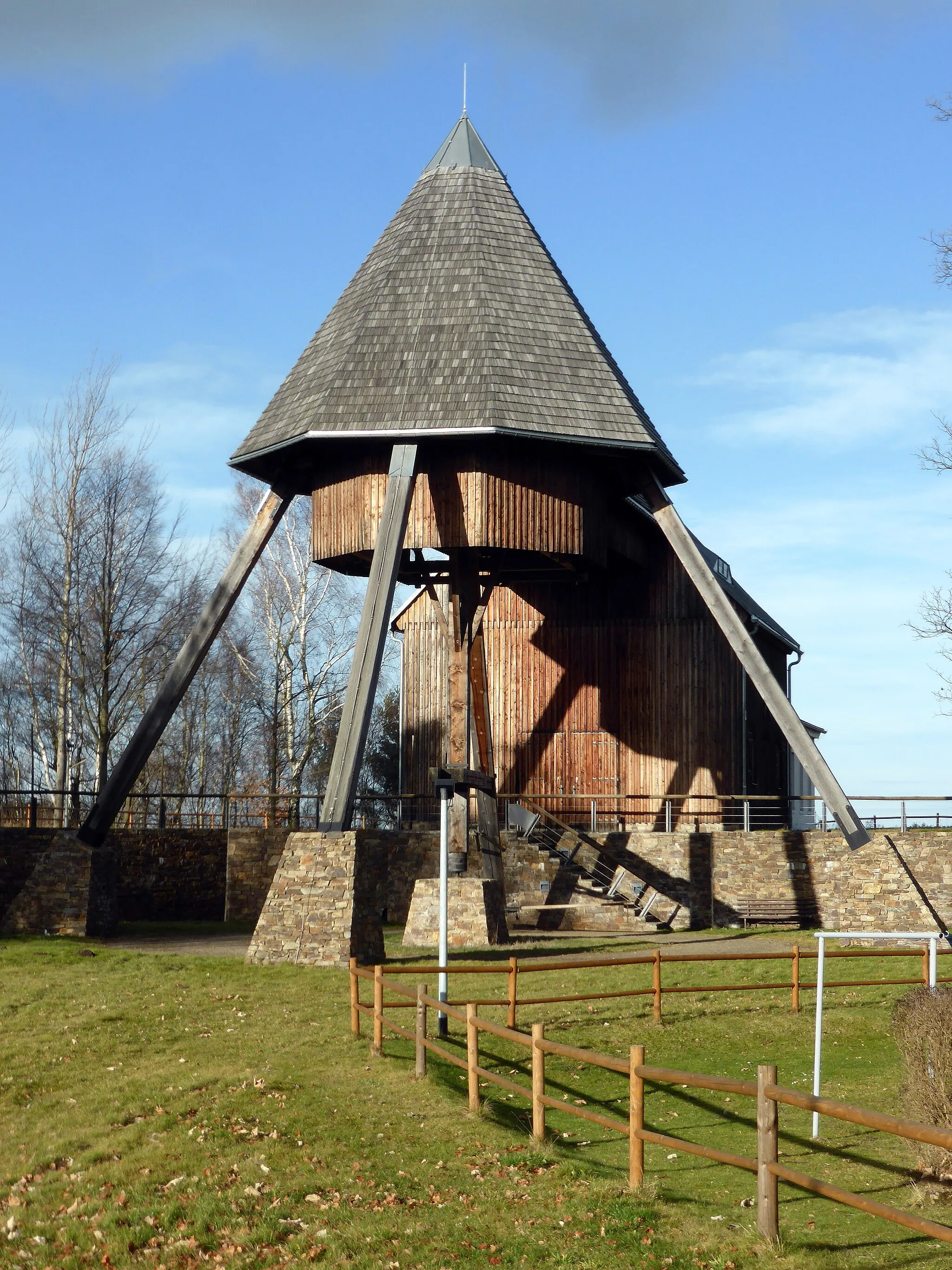 Photo showing: Pferdegöpel des Rudolphschacht in Lauta (Marienberg), Erzgebirgskreis - Sachsen.