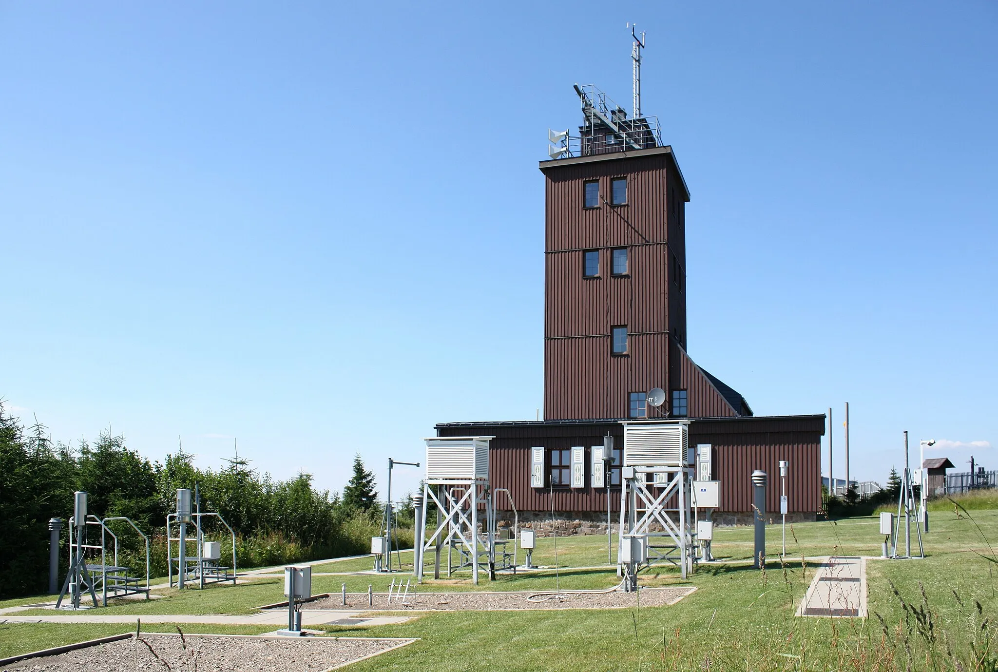 Photo showing: Weather Station Fichtelberg, Germany