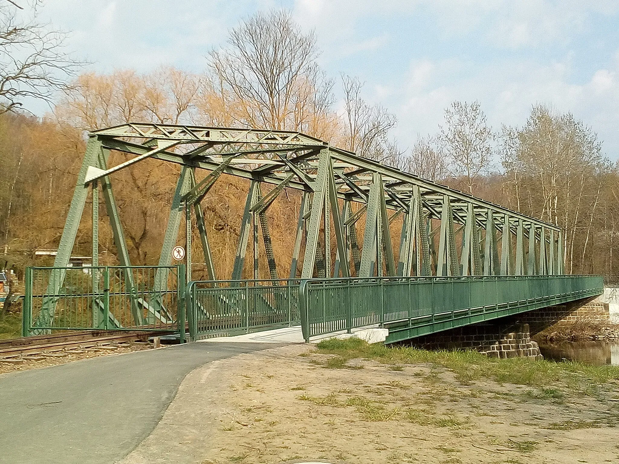 Photo showing: Schweizerthal, kleine Chemnitzbrücke mit Chemnitztalradweg (2020)