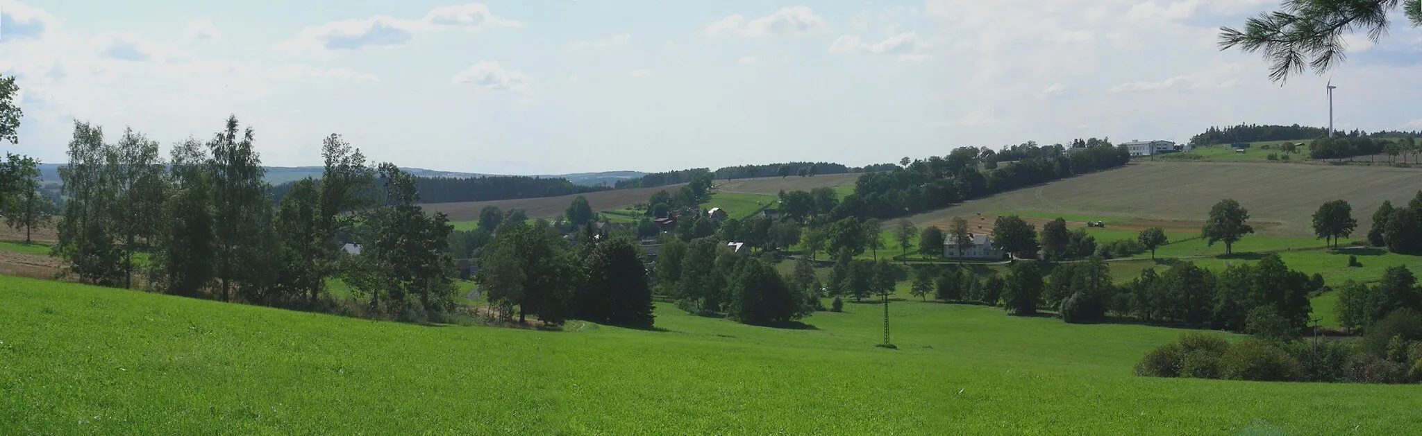 Photo showing: The village of Zaulsdorf taken from the East