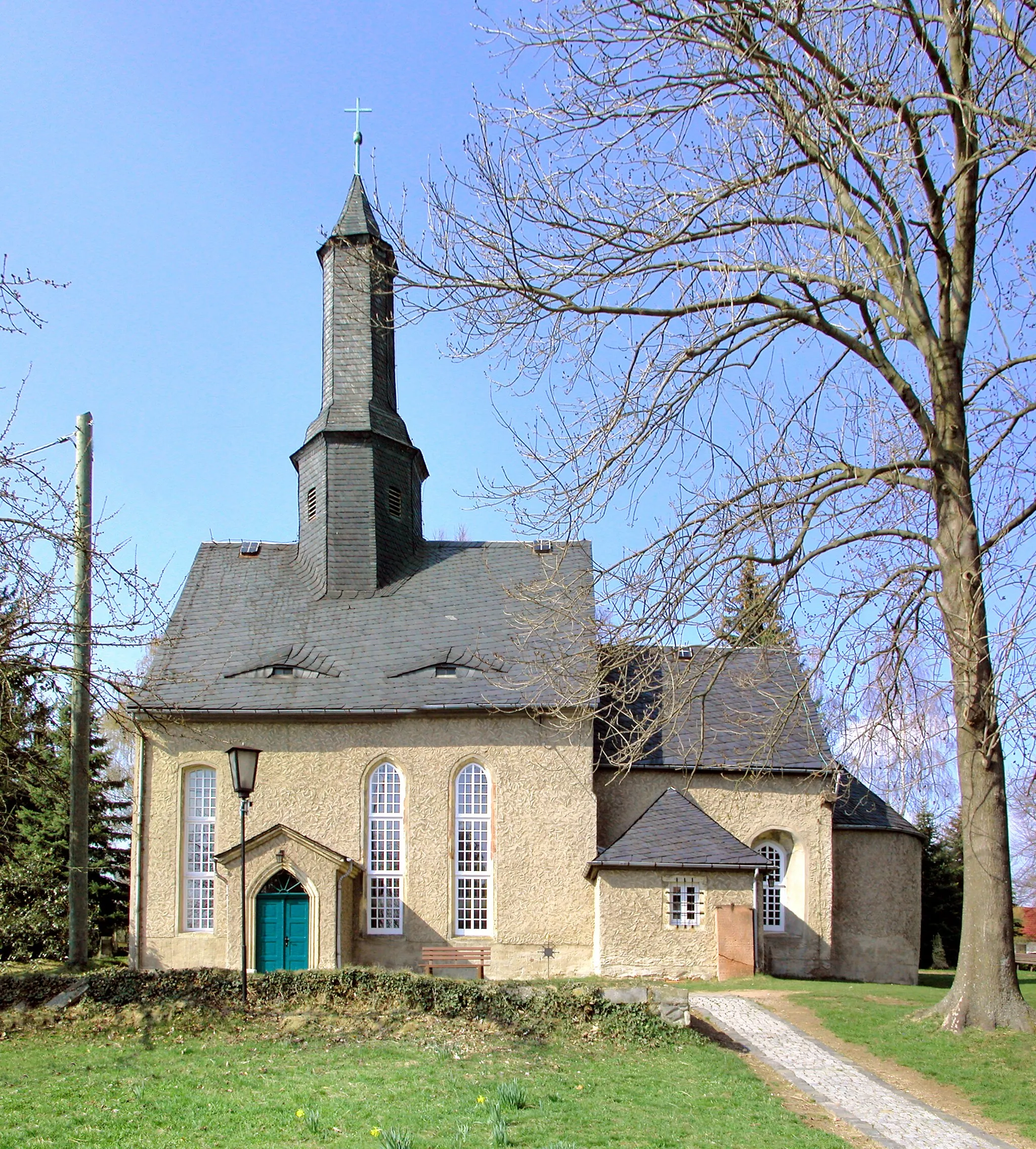 Photo showing: 06.04.2010  04703  Altenhof (Bockelwitz (Leisnig)), Altenhof 17 (GMP: 51.168215,12.981032): Romanische Dorfkirche, vermutlich aus späten 12. oder frühen 13. Jahrhundert.        [DSCN40815-40816.TIF]20100406265MDR.JPG(c)Blobelt