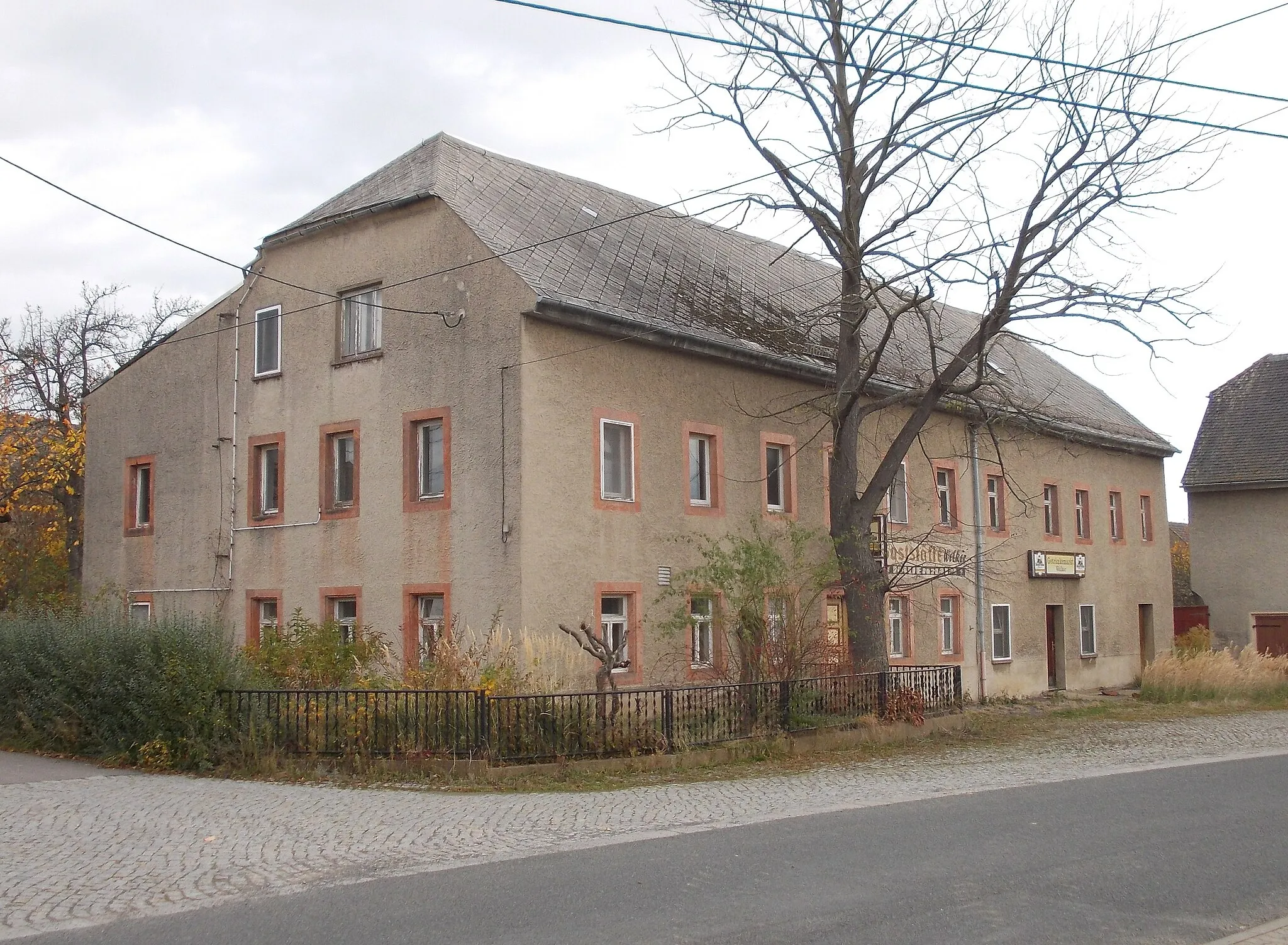 Photo showing: Former inn in Nauenhain (Geithain, Leipzig district, Saxony)