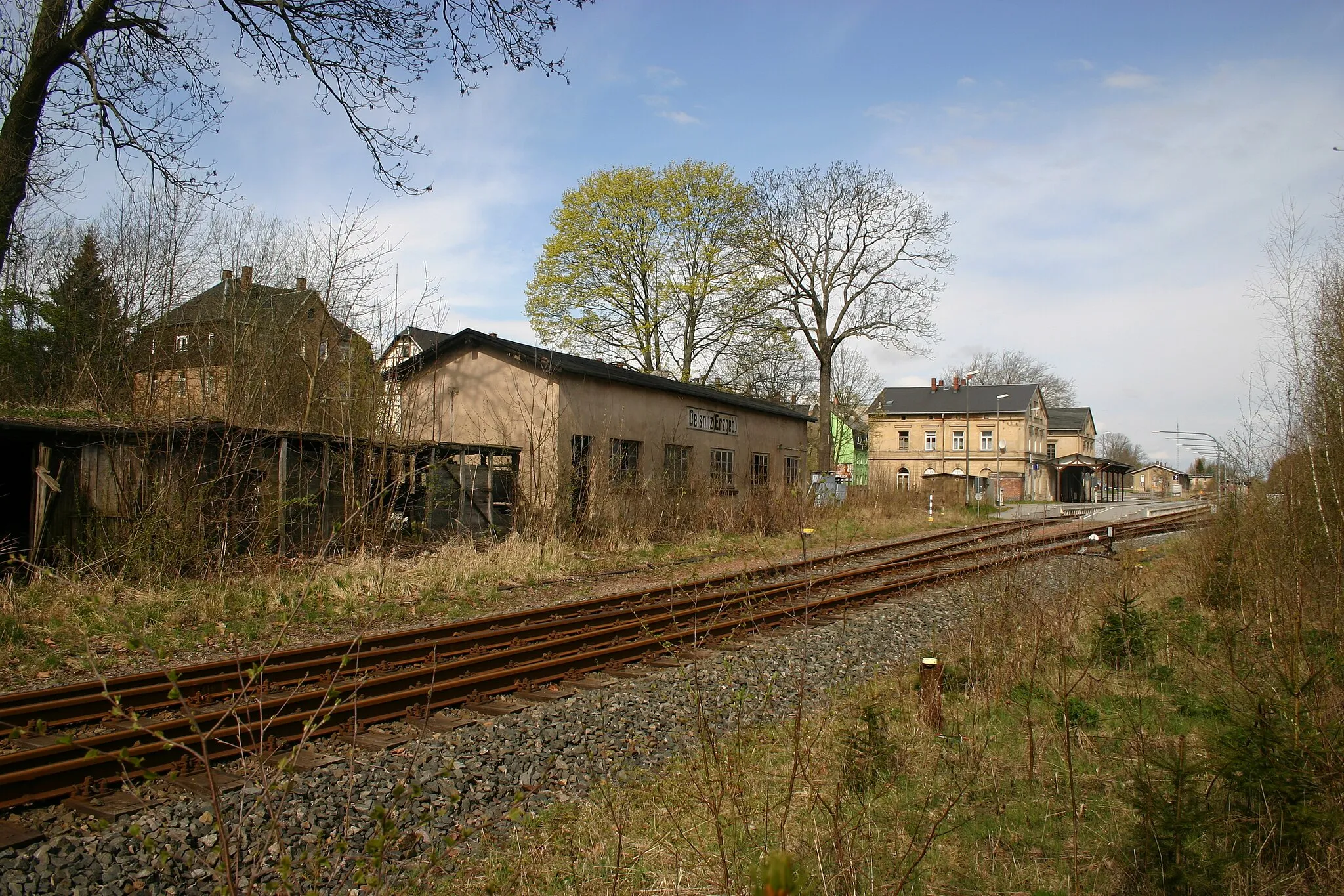Photo showing: Bahnhof Oelsnitz (Erzgeb) im Frühjahr 2012