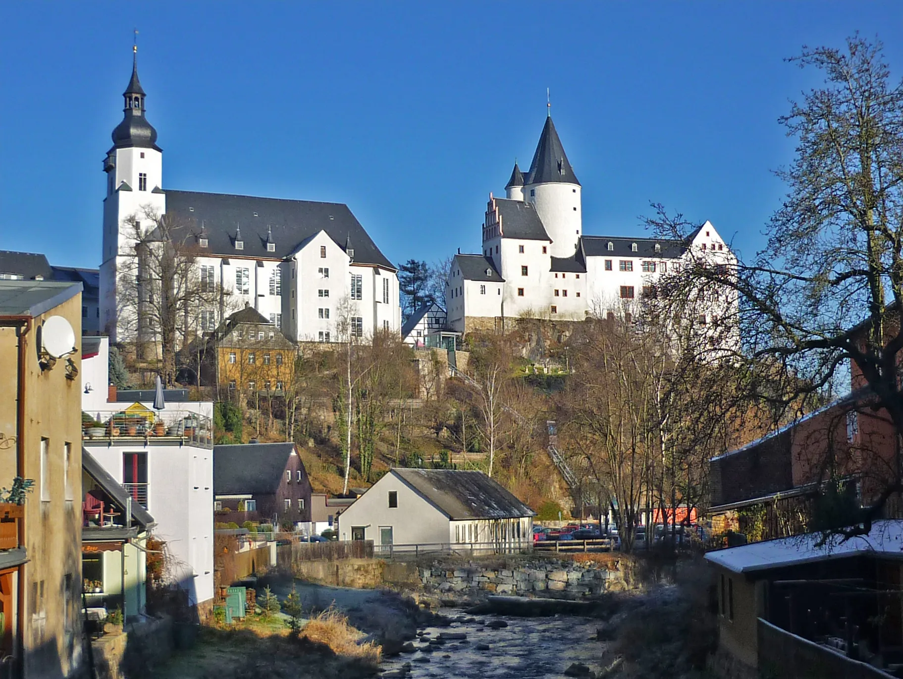 Photo showing: Advent 2014 im Erzgebirge – St.-Georgen-Kirche und Schloss in Schwarzenberg/Erzgeb.