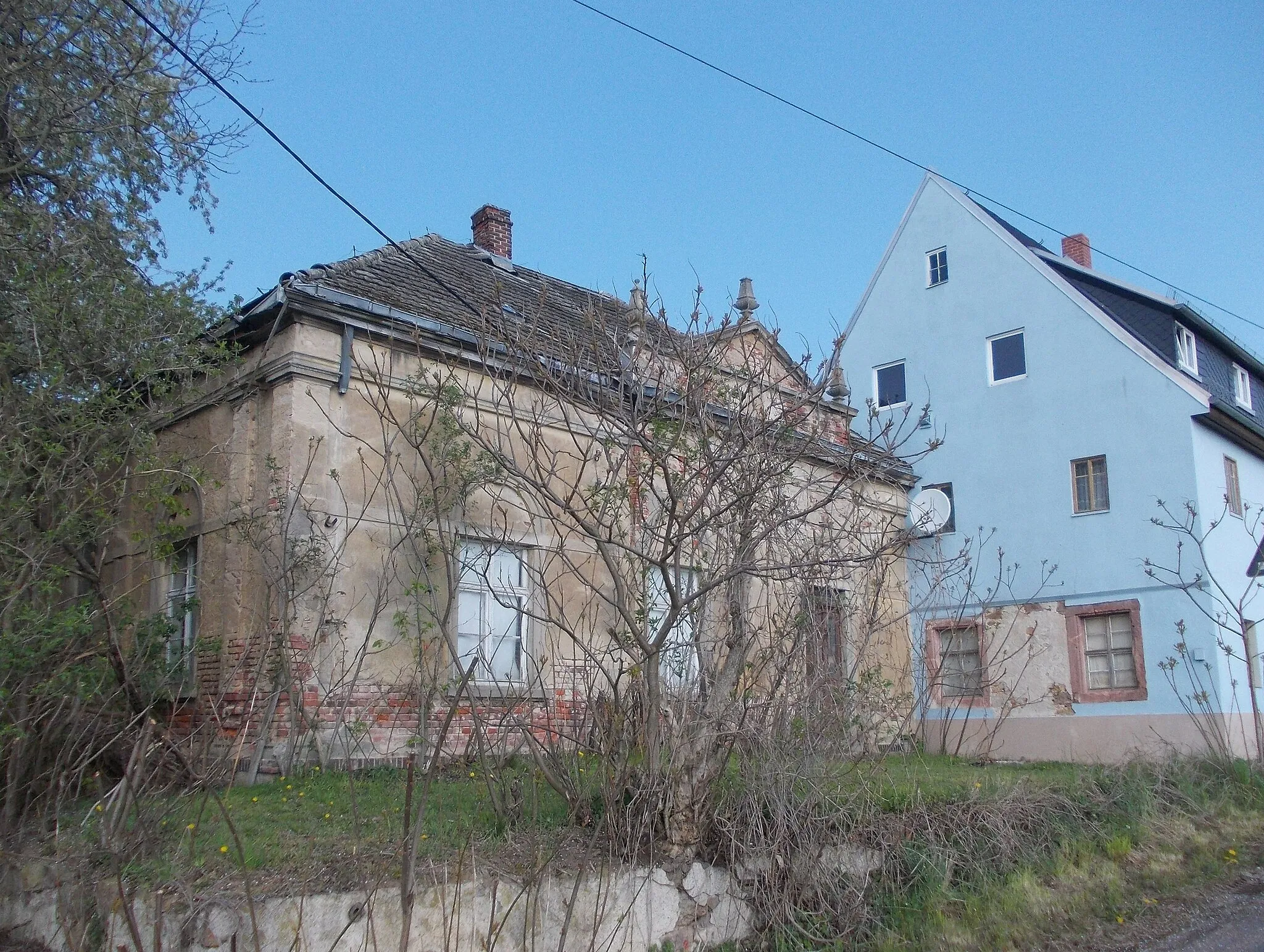 Photo showing: Former Feldschlösschen inn near Meinitz (Leisnig, Mittelsachsen district, Saxony), better known as Plantagenschenke