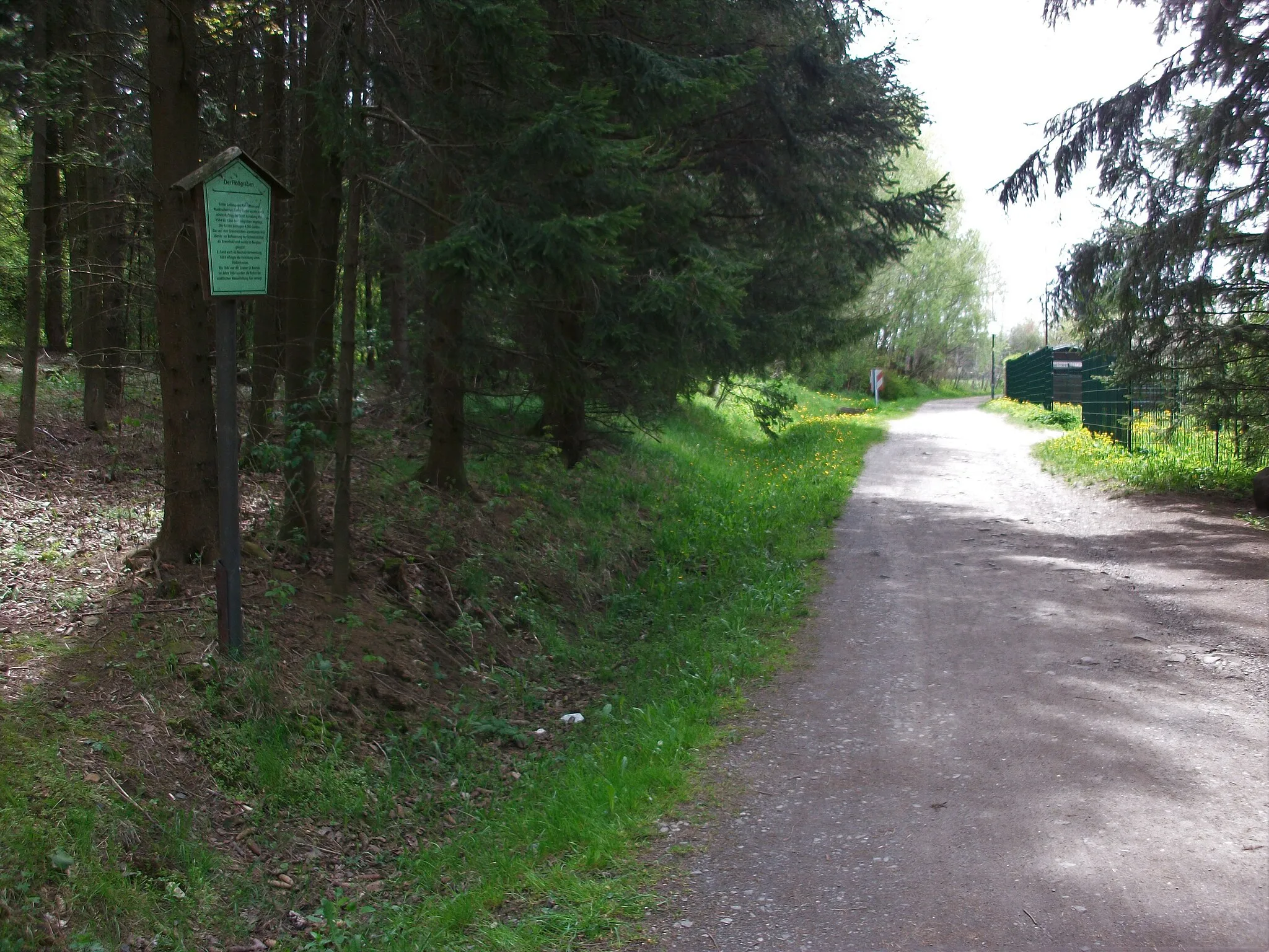 Photo showing: Annaberg, Straße Am Flößgraben mit Infotafel