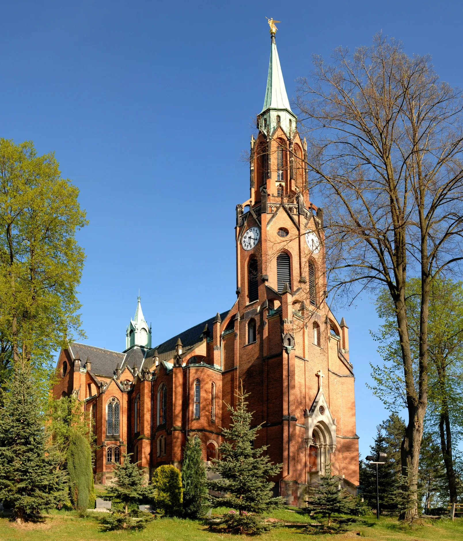 Photo showing: Die St. Jacobus-Kirche in Reinsdorf.