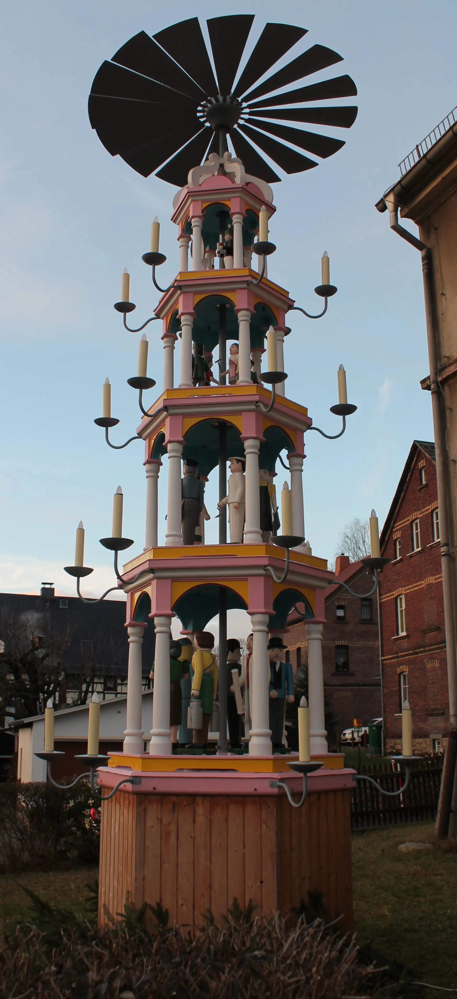 Photo showing: Ortspyramide Mülsen St. Niclas. Sachsen, Deutschland.