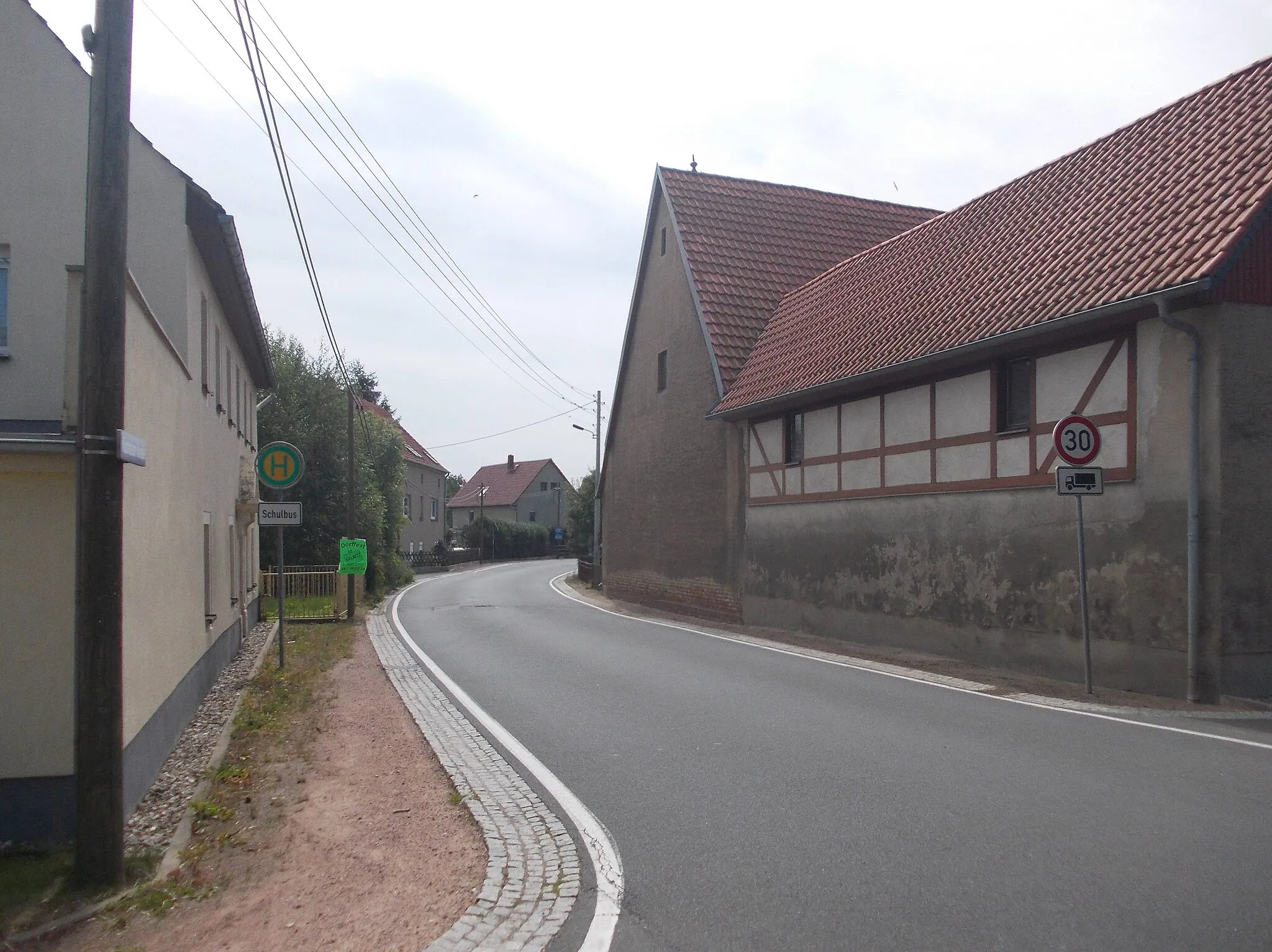 Photo showing: Oschatzer Strasse in Salbitz (Naundorf, Nordsachsen district, Saxony)