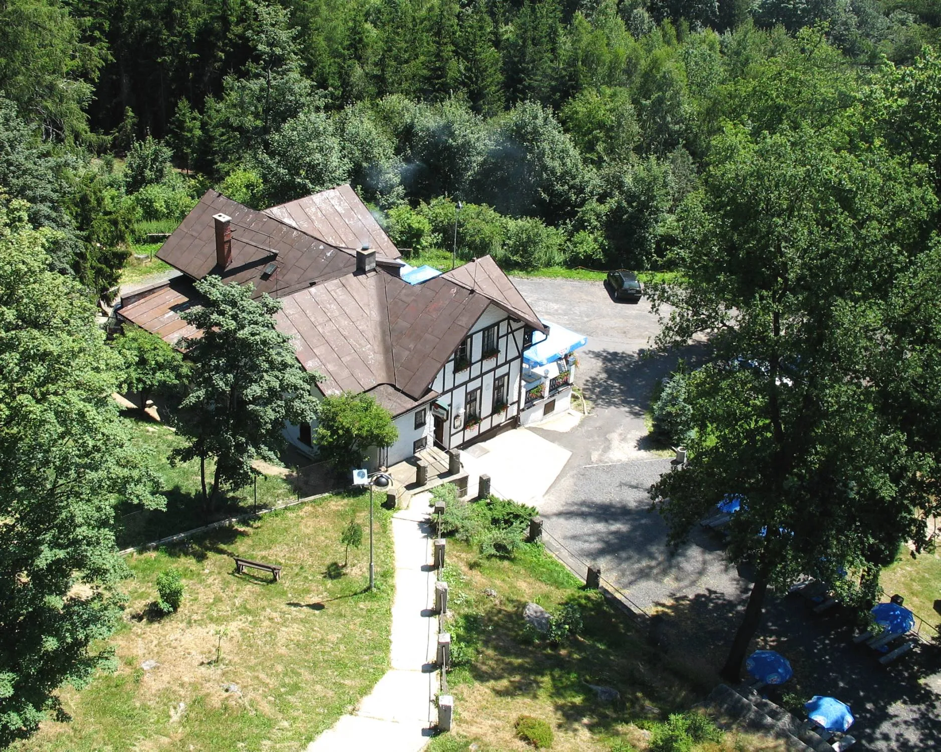 Photo showing: The hut on peak of mountain Háj, Fichtelgebirge, Czech Republic