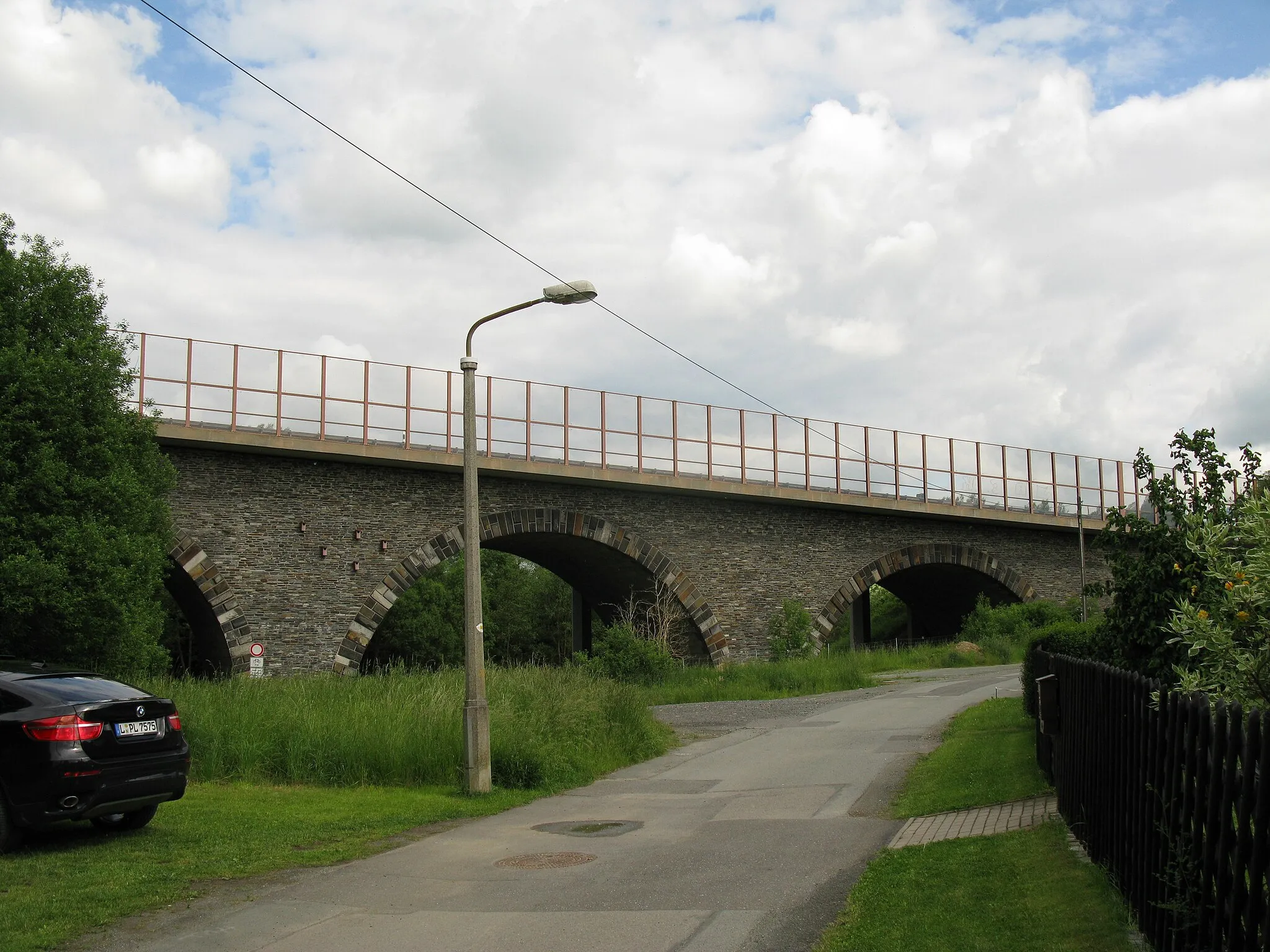 Photo showing: Plauen- =Kleinfriesen, denkmalgeschützte Friesenbachtalbrücke an der A72.
