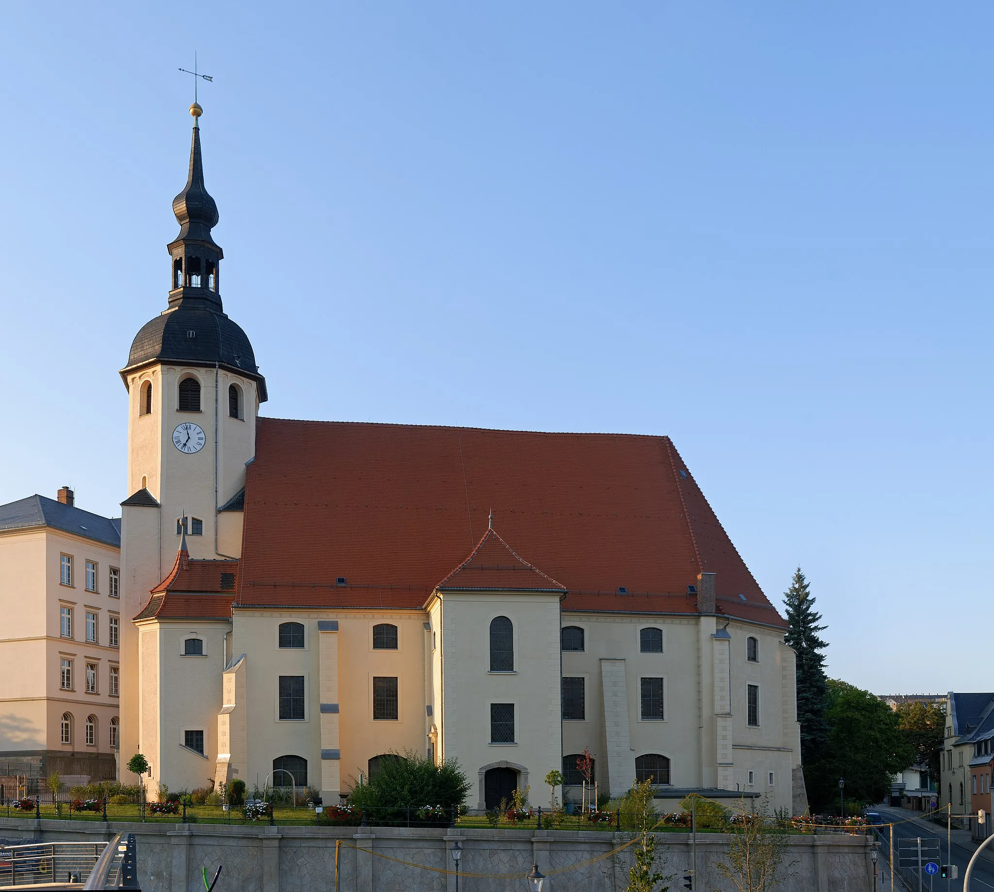 Photo showing: This image shows the Peter Paul church in Reichenbach, Germany. It is a ten segment panoramic image.