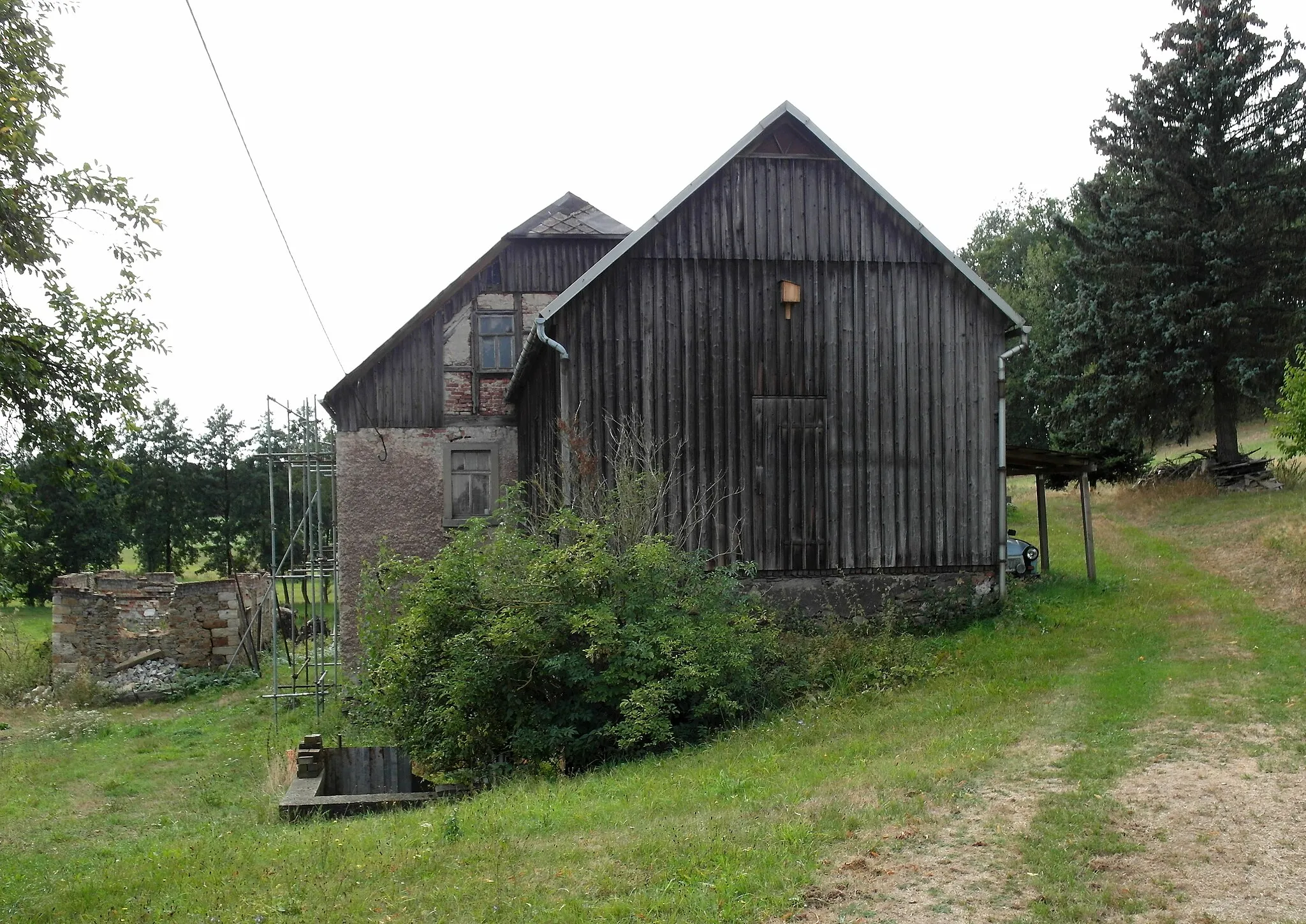 Photo showing: 31.08.2018  01774   Friedersdorf (Klingenberg), Zum Wald: Buschmühle Friedersdorf (GMP: 50.844535,13.511434).                    [SAM7242.JPG]20180831305DR.JPG(c)Blobelt