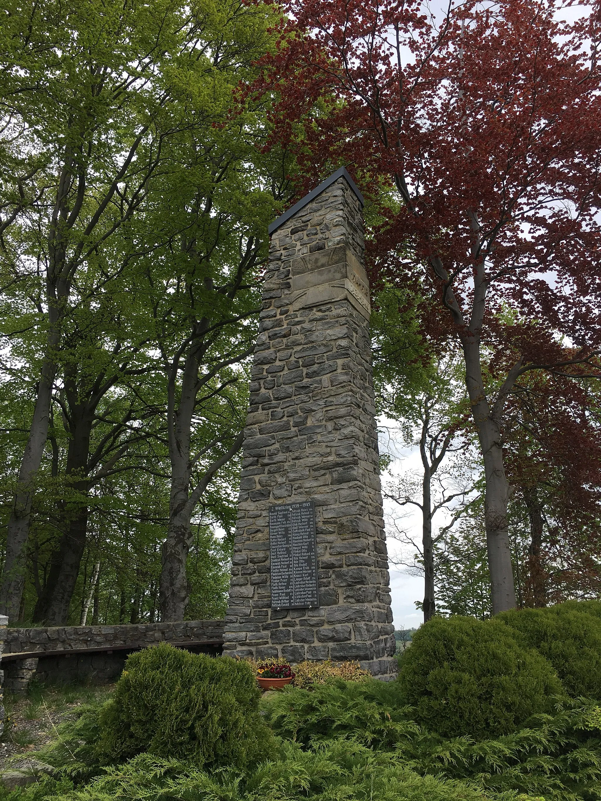 Photo showing: Kriegsdenkmal mit Auflistung der Gefallenen aus Zöblitz und Anprung in den Weltkriegen