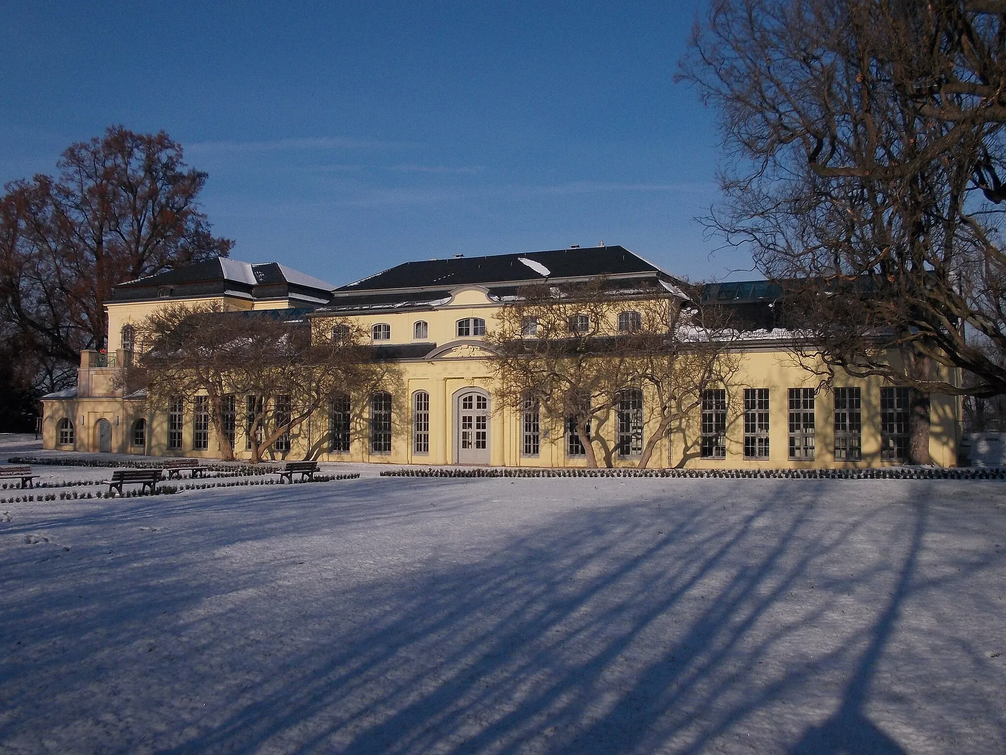 Photo showing: Orangery and tea-house (on the left) in the gardens of Altenburg Castle (Thuringia)