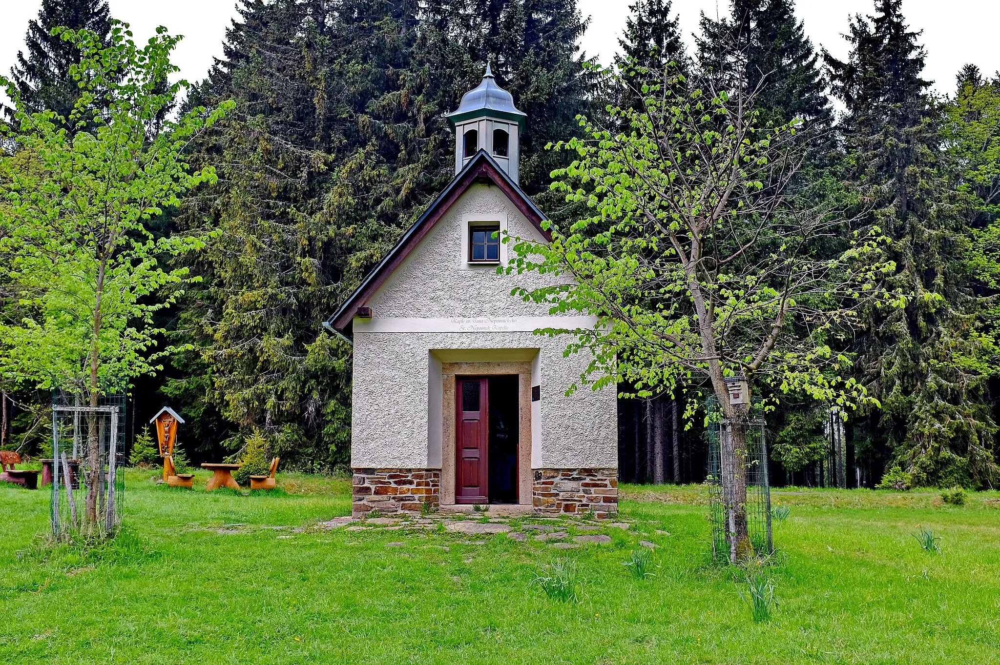 Photo showing: Mílov, zaniklá osada v Krušných horách na hranici se Saskem, kaple sv. Jana Nepomuckého, okres Karlovy Vary