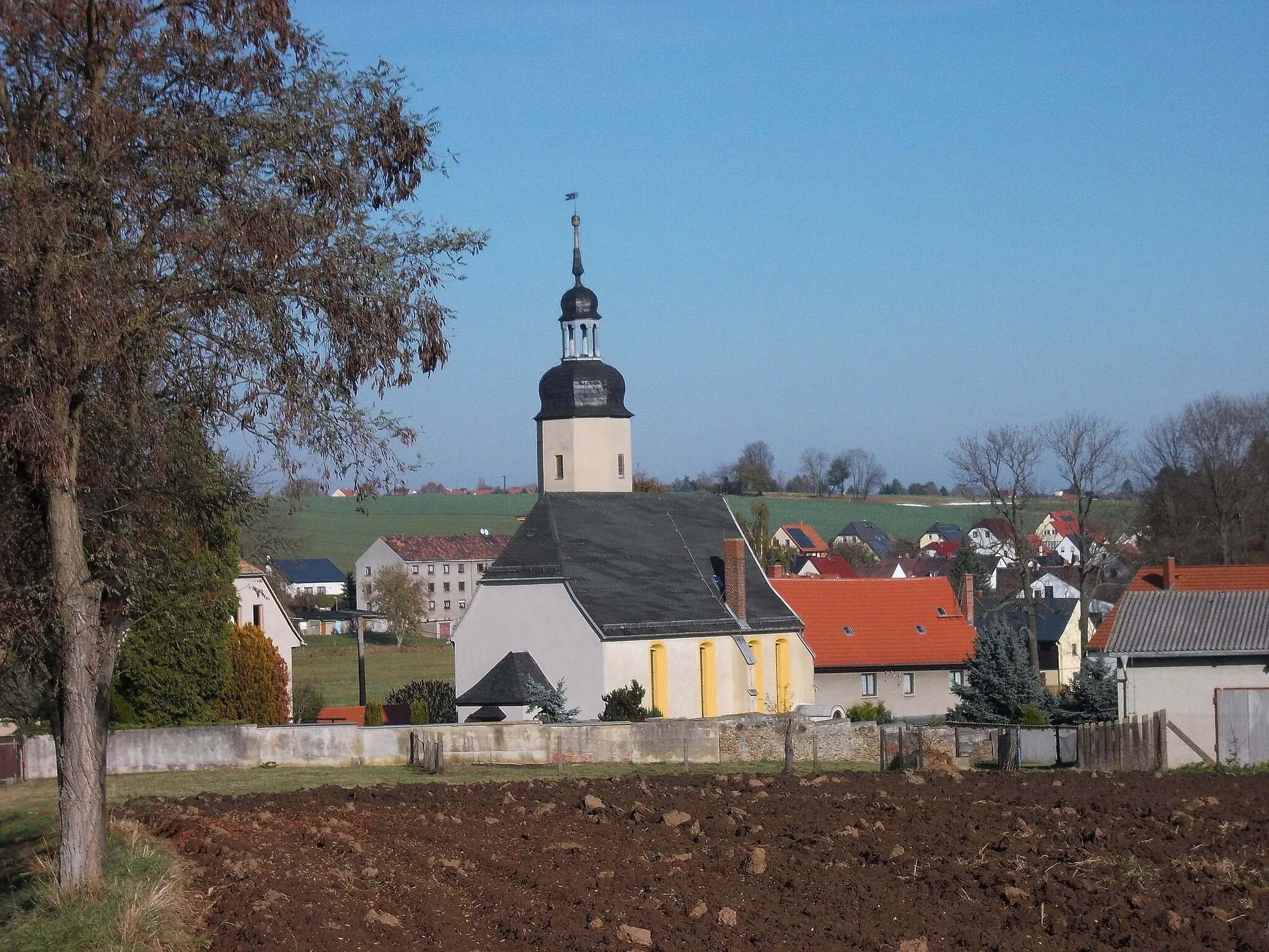 Photo showing: The village of Kosma (Altenburg, Thuringia) with Our Lady's Church