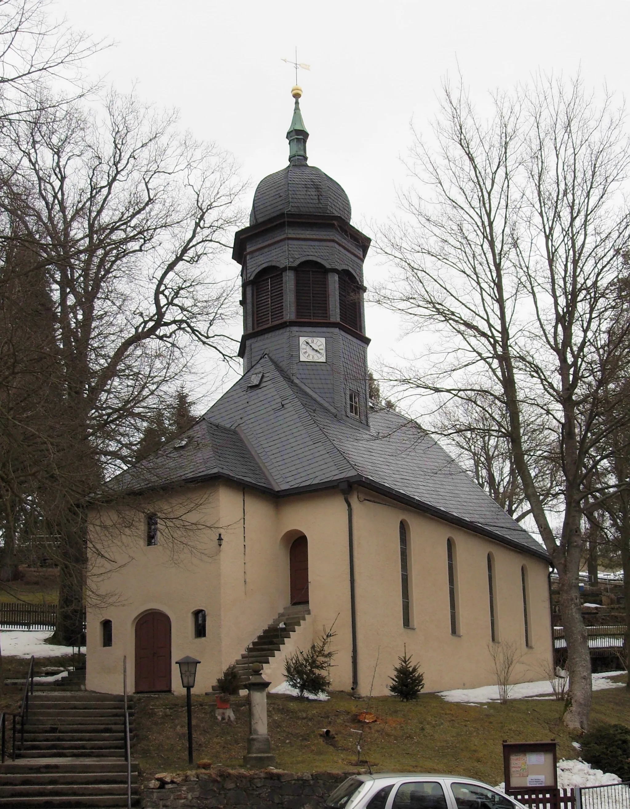 Photo showing: Südwestseite der Pfarrkirche Heidersdorf, Erzgebirgskreis, Deutschland