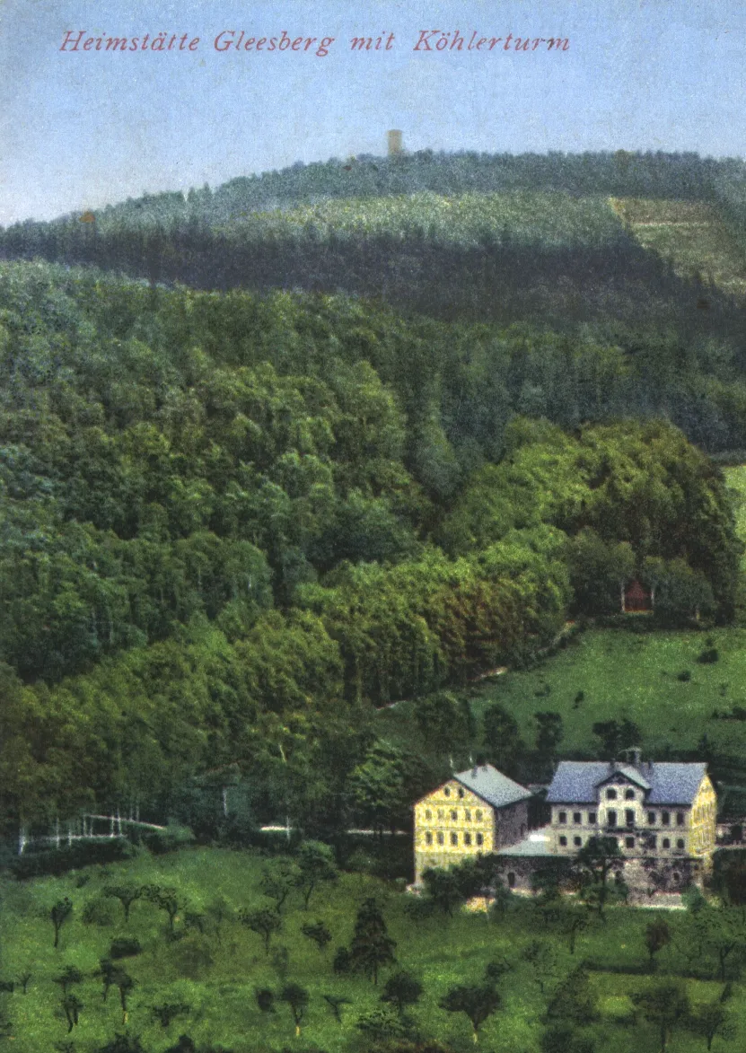 Photo showing: Heimstätte Gleesberg bei Schneeberg mit Köhlerturm um 1930