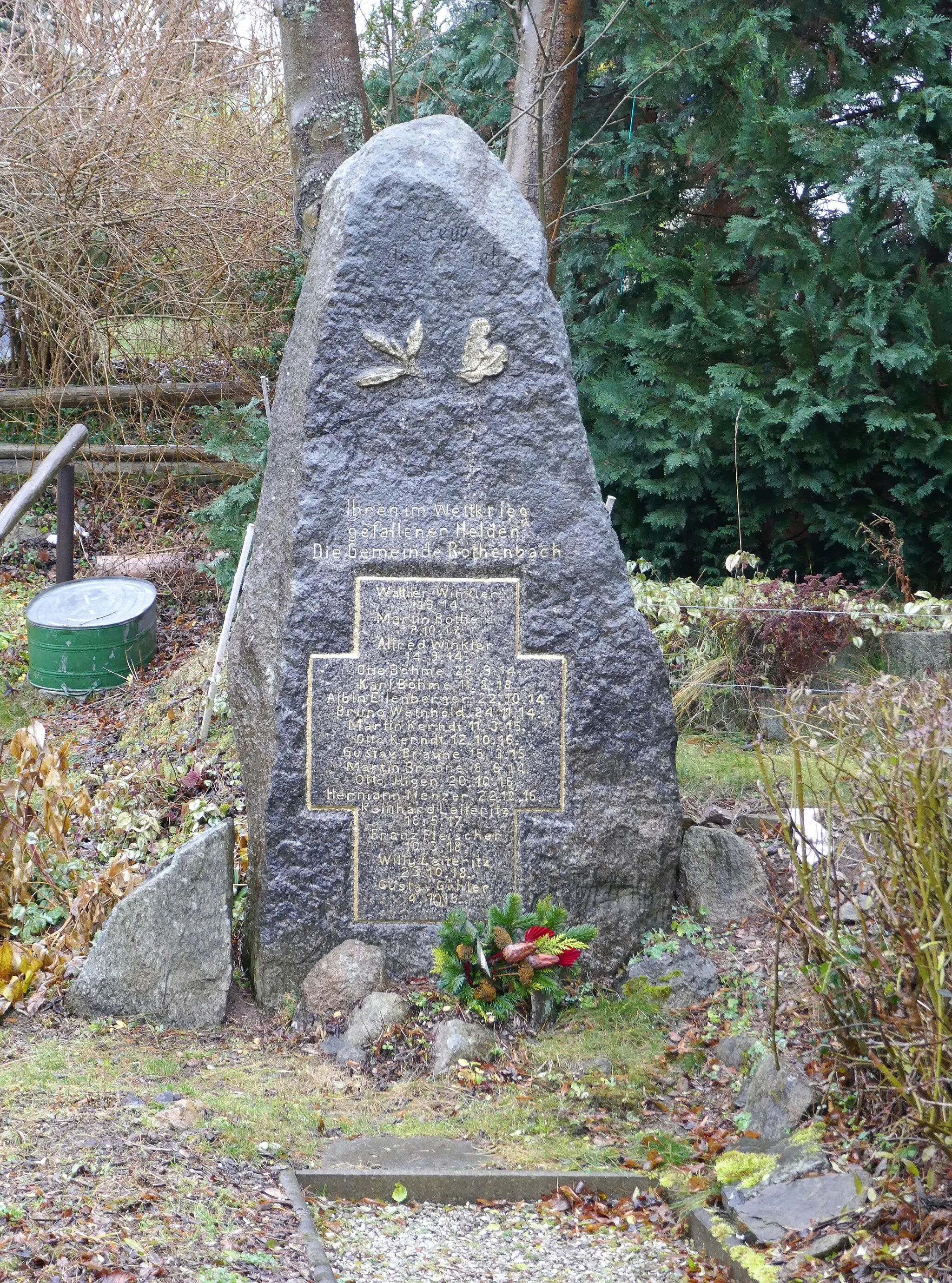 Photo showing: Kriegerdenkmal 1. Weltkrieg, Bergstraße 2 (gegenüber), Röthenbach (Klingenberg), Landkreis Sächsische Schweiz-Osterzgebirge - Sachsen.