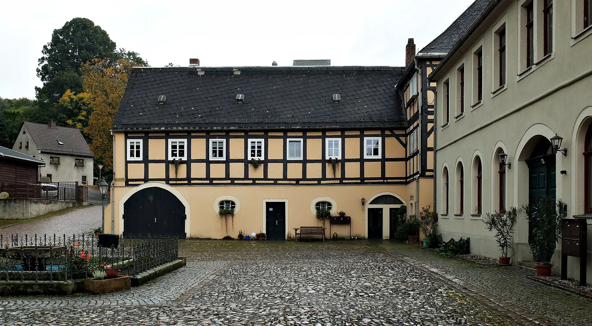 Photo showing: ID 09300170
Blaufarbenwerk Zschopenthal & Rolle-Mühle 
Zschopenthal 7; 9; 10; 11; 13; 14; 15; 16; 17; 30; 31 Grünhainichen (-Waldkirchen)

50.765982,13.093654