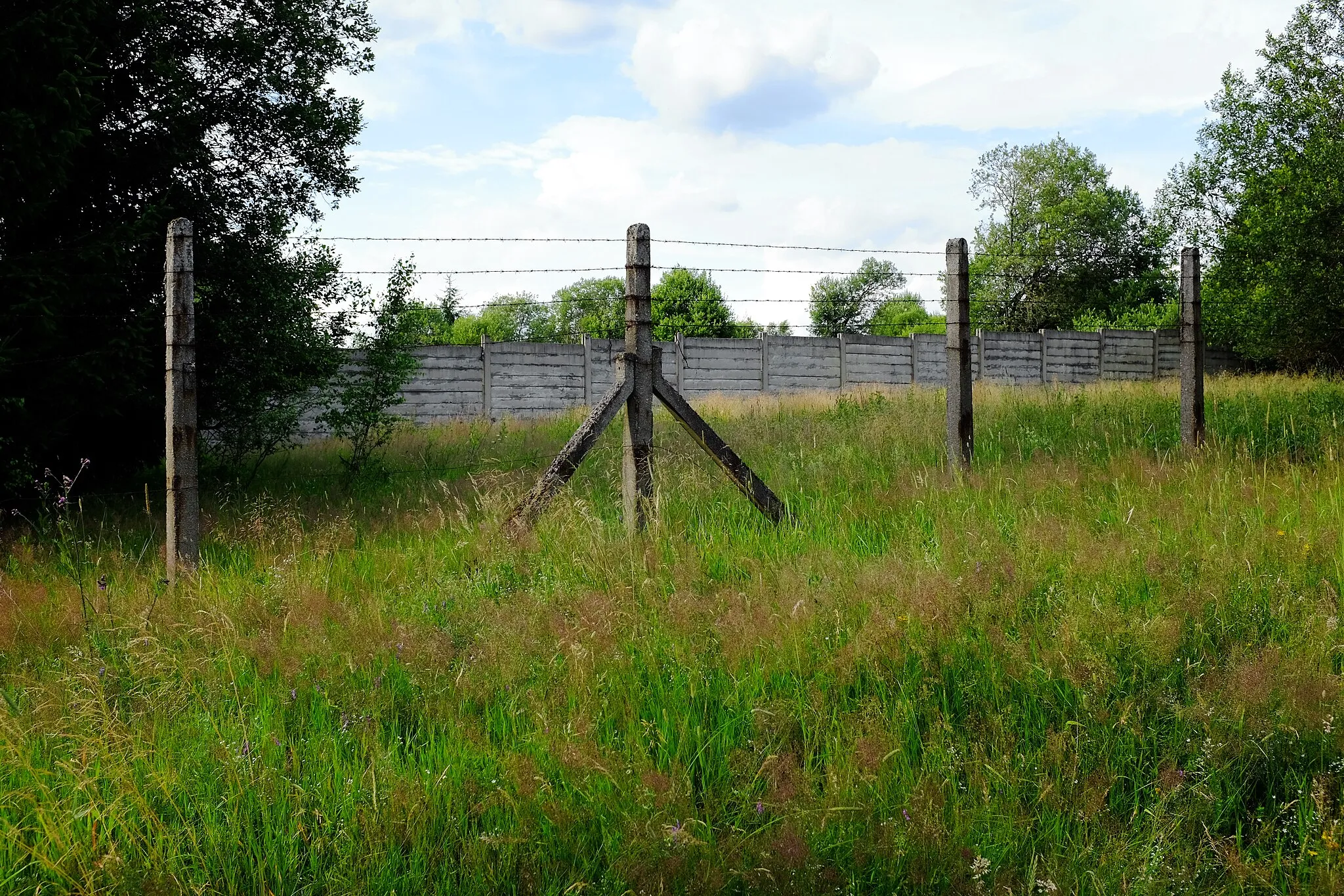 Photo showing: Smrkovec, zaniklá obec ve Slavkovském lese, bývalé vojenské palebné stanoviště 12. protiraketového pluku, okres Sokolov