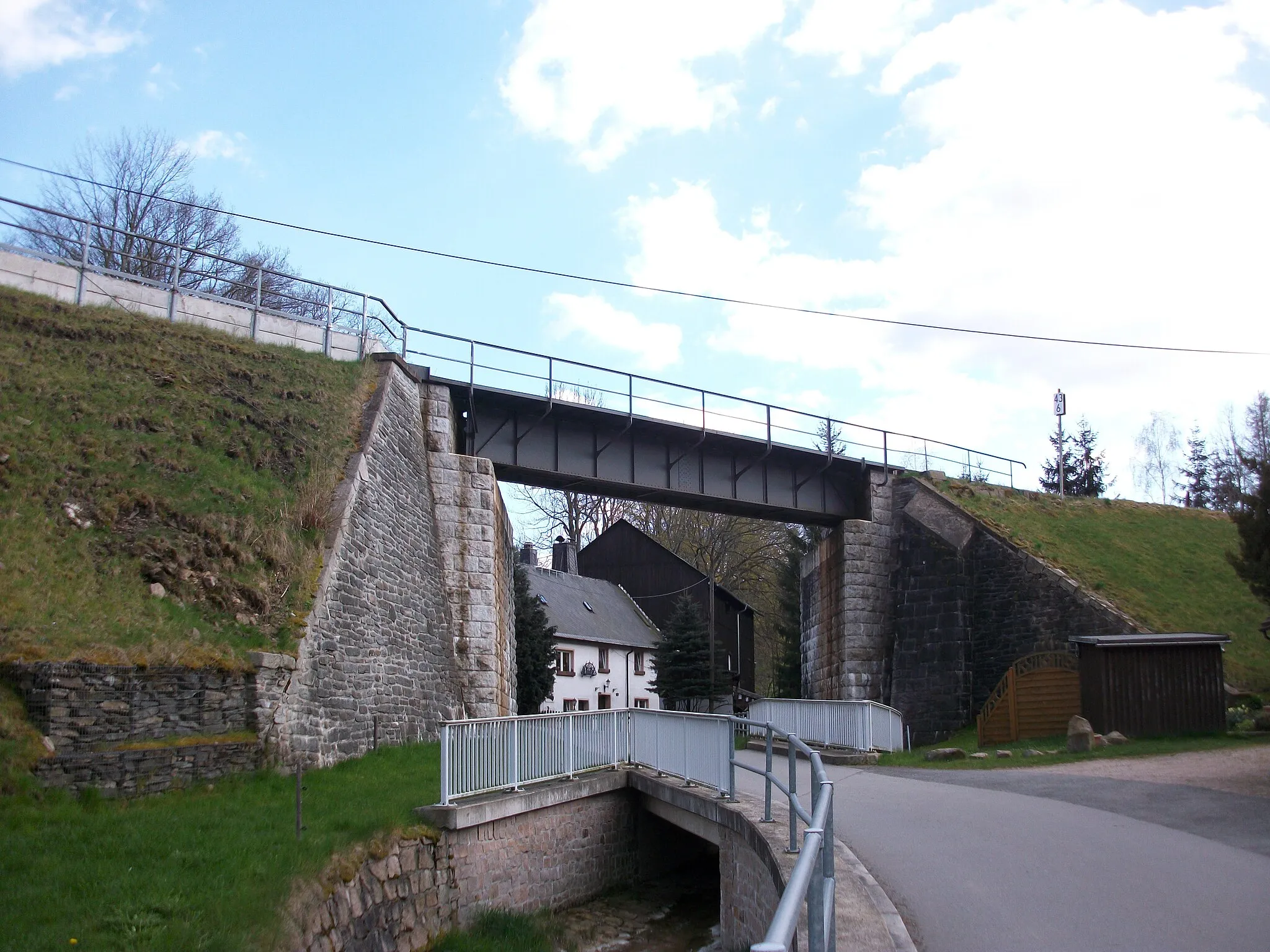 Photo showing: Kleines Bahnviadukt in Dittersdorf (Lößnitz) (2016)