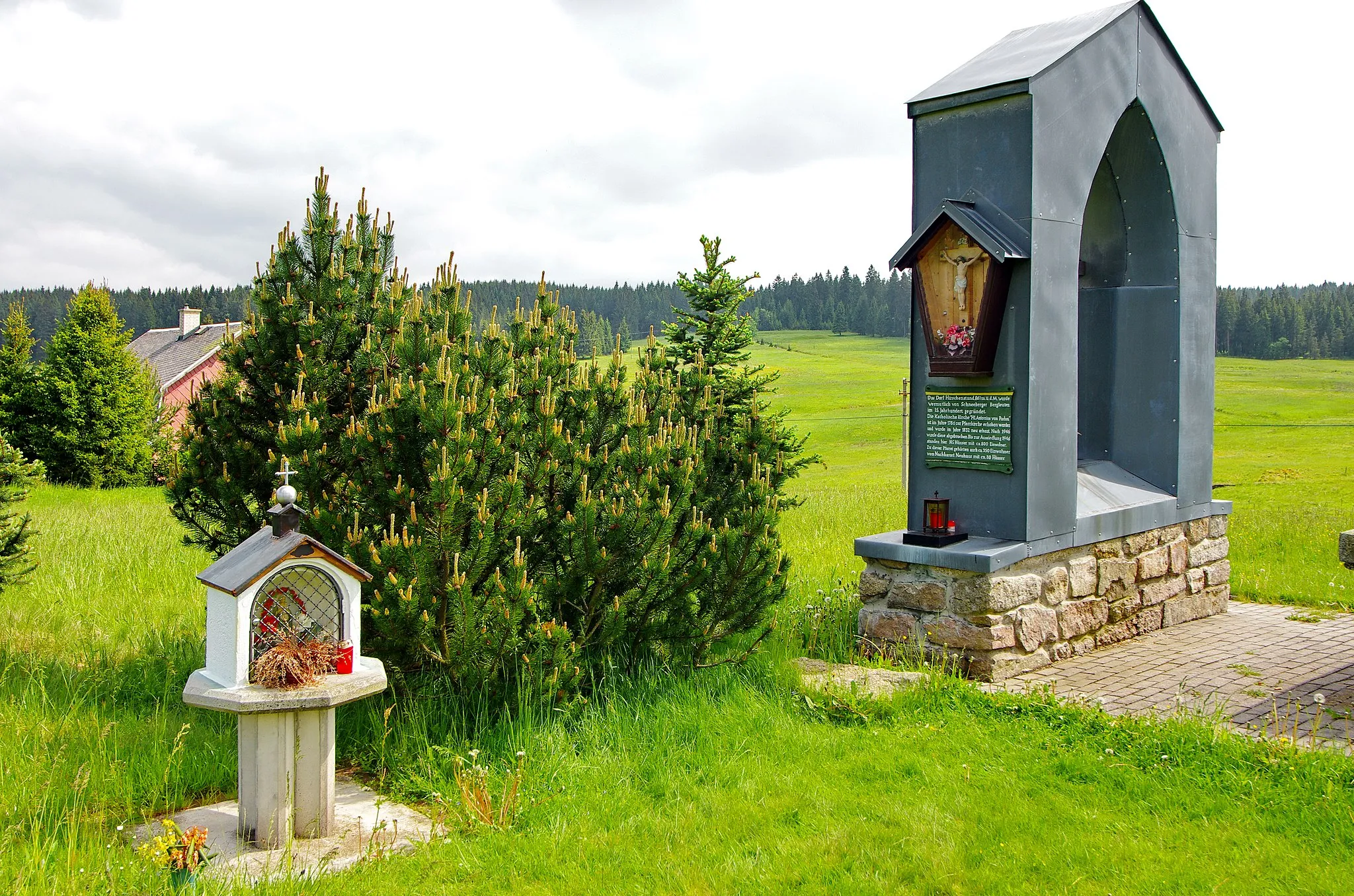 Photo showing: Zaniklá obec Jelení v Krušných horách, památník zaniklého kostela sv. Antonína Paduánského, Krušné hory, okres Karlovy Vary