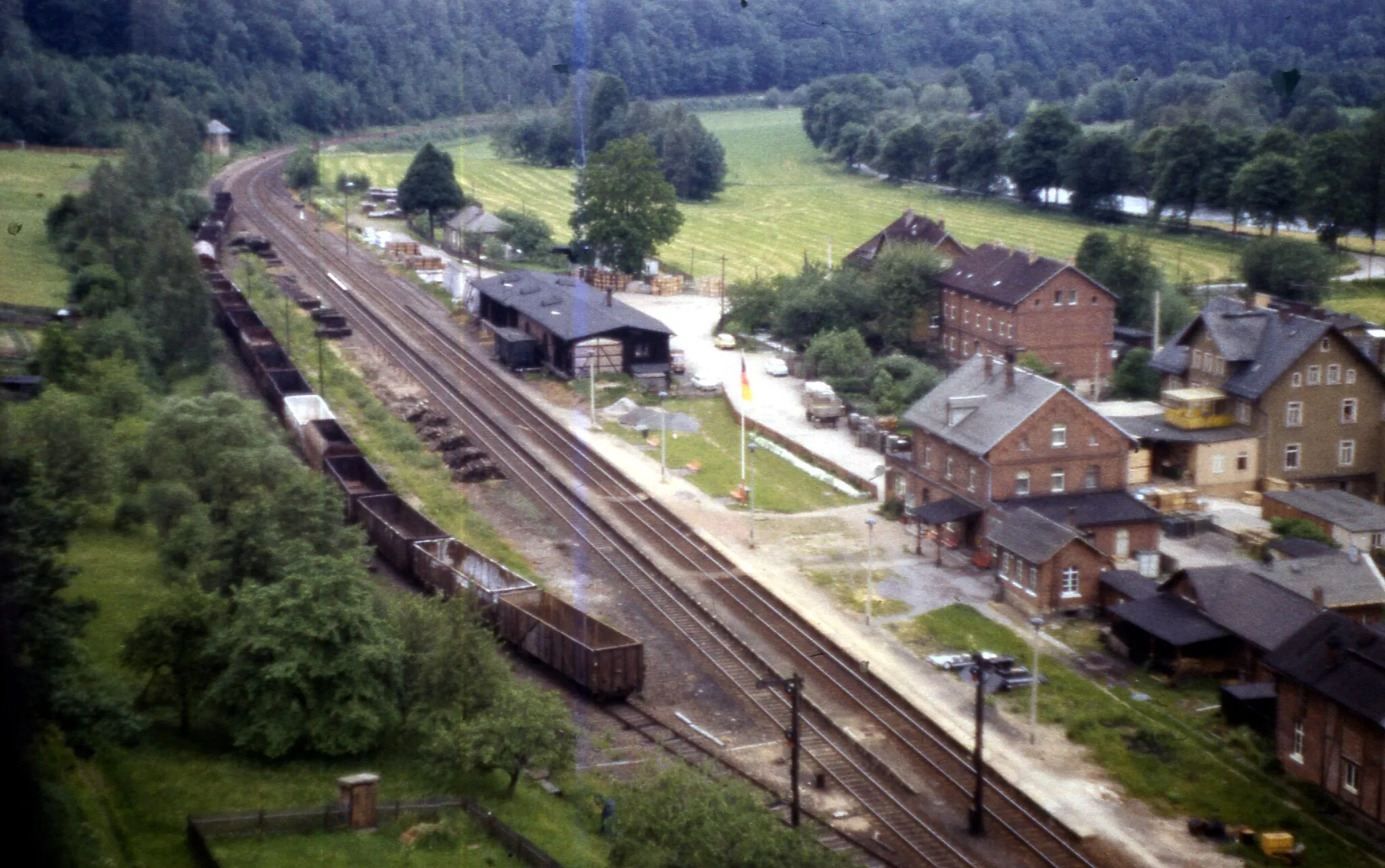 Photo showing: Bahnhof Hetzdorf vom Hetzdorfer Viadukt aus.