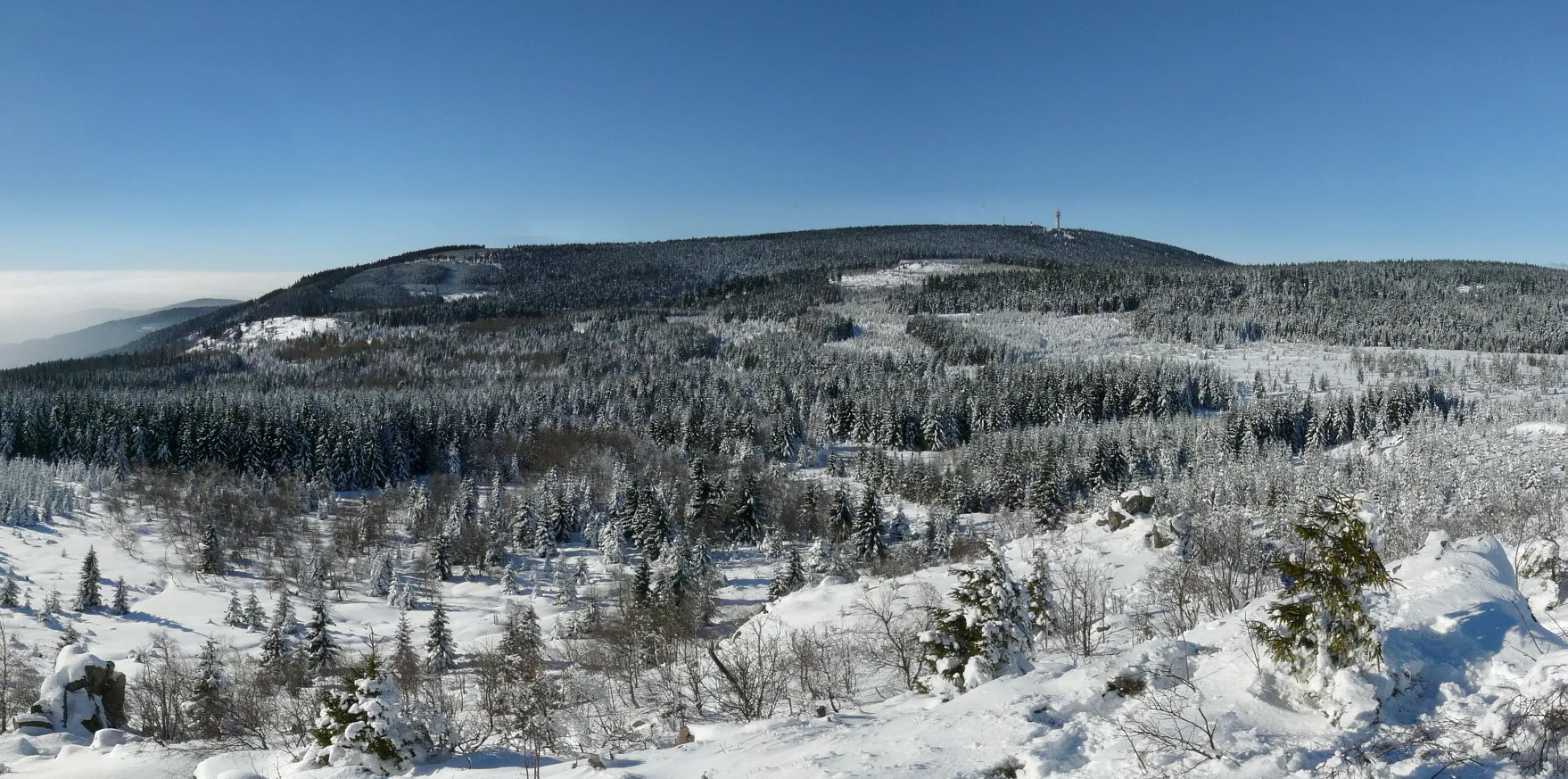 Photo showing: Ore Mountains: Na skalách, Klínovec and Macecha from Meluzína